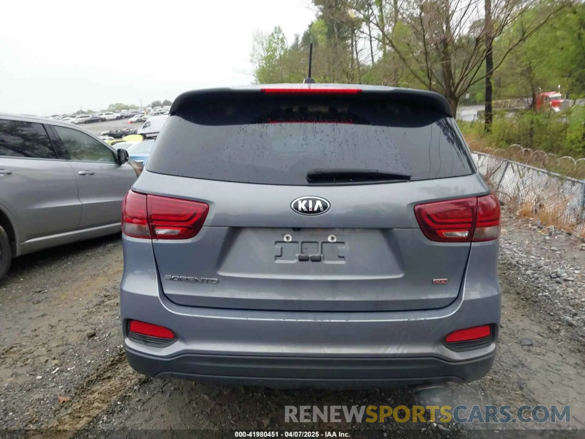 16 Photograph of a damaged car 5XYPG4A37KG597655 KIA SORENTO 2019