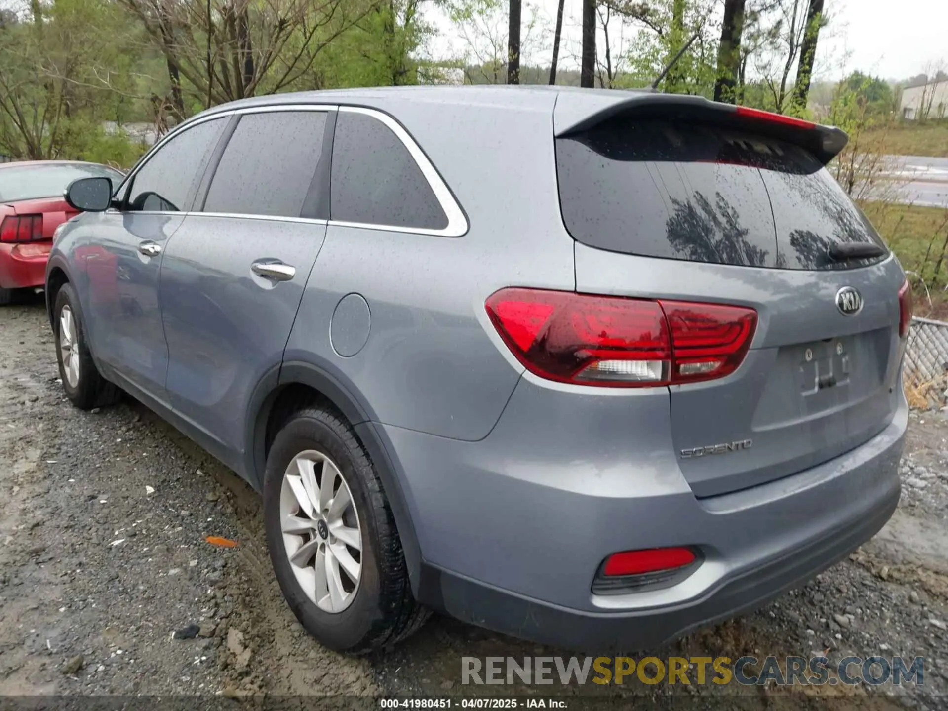 3 Photograph of a damaged car 5XYPG4A37KG597655 KIA SORENTO 2019