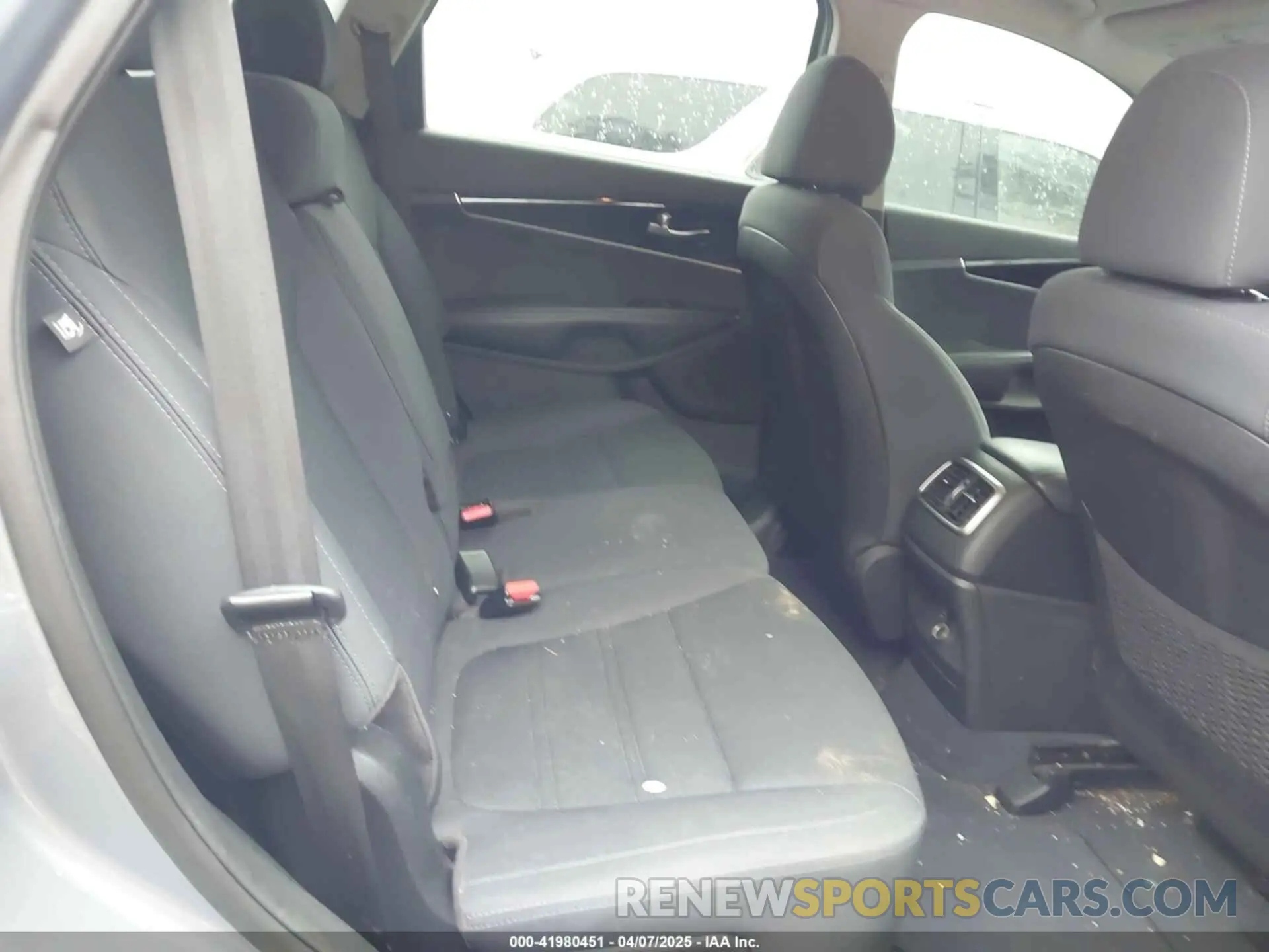 8 Photograph of a damaged car 5XYPG4A37KG597655 KIA SORENTO 2019