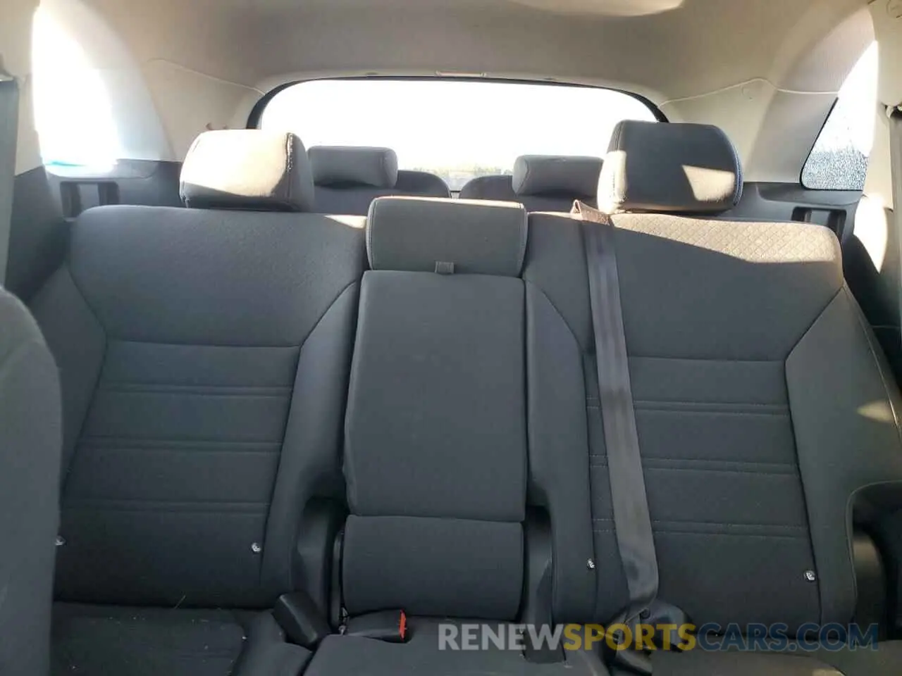10 Photograph of a damaged car 5XYPG4A37KG599406 KIA SORENTO 2019