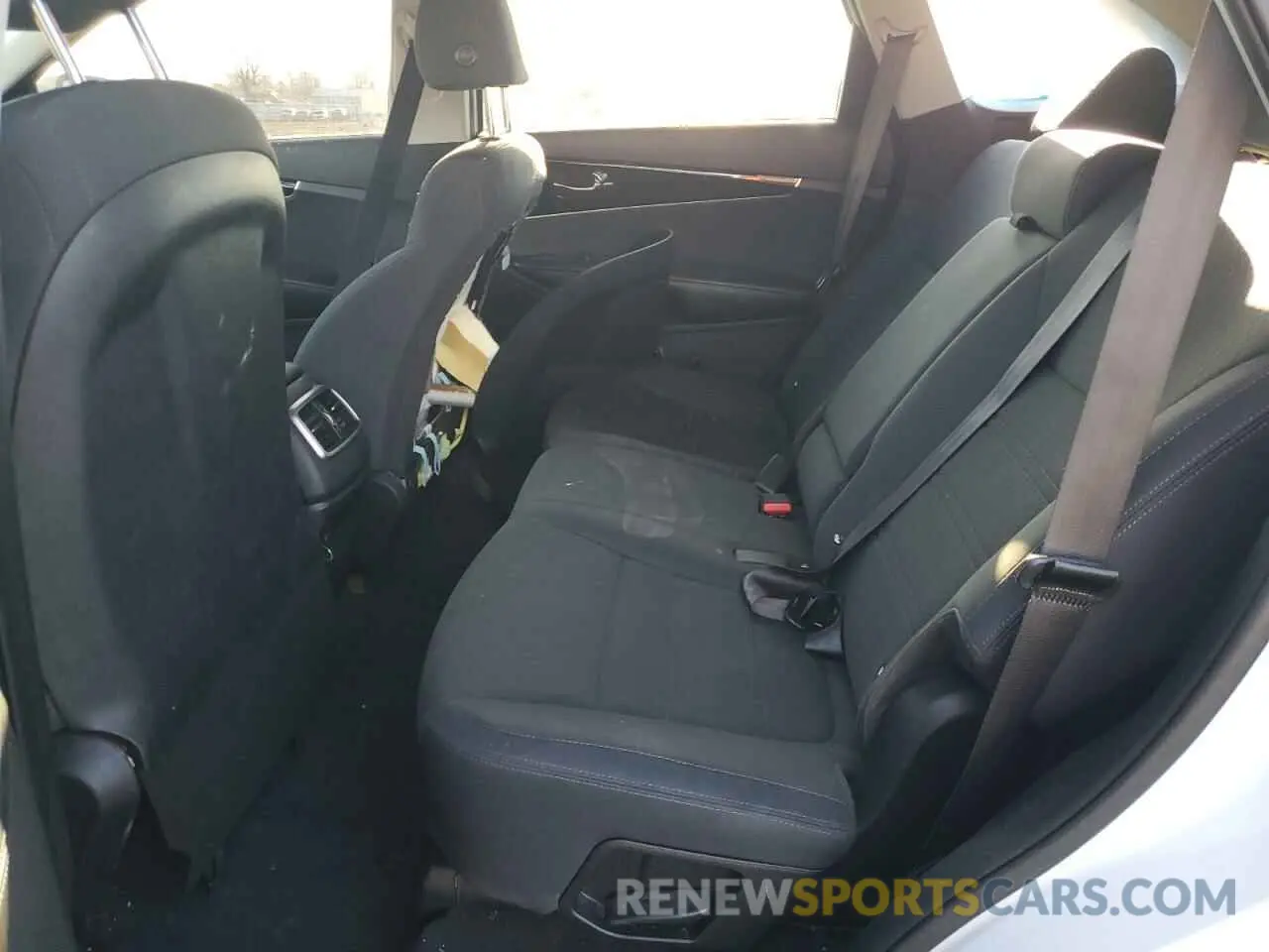 11 Photograph of a damaged car 5XYPG4A37KG599406 KIA SORENTO 2019