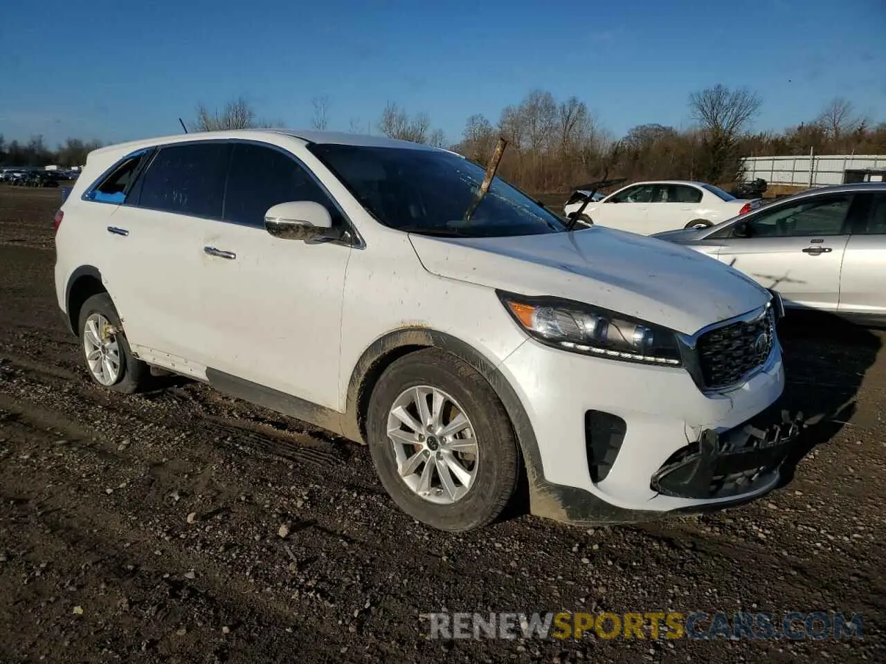 4 Photograph of a damaged car 5XYPG4A37KG599406 KIA SORENTO 2019