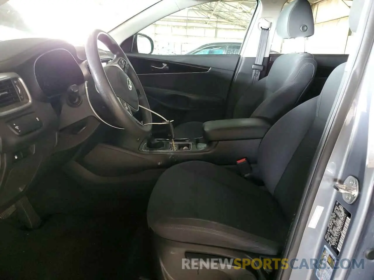 7 Photograph of a damaged car 5XYPG4A37KG603342 KIA SORENTO 2019
