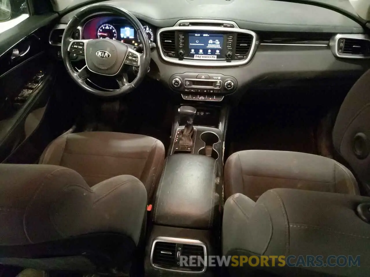 8 Photograph of a damaged car 5XYPG4A38KG451295 KIA SORENTO 2019