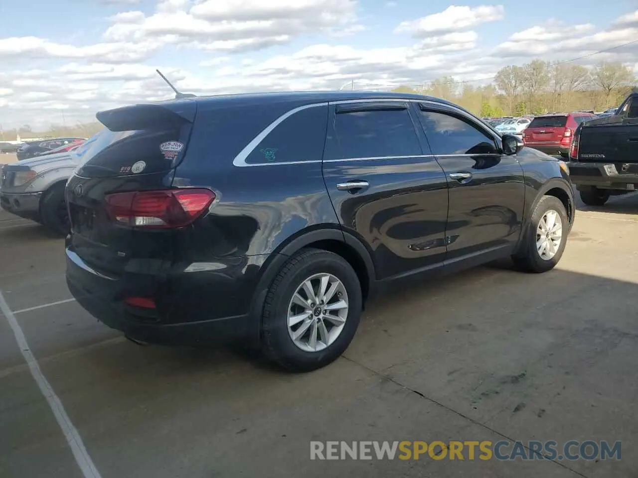 3 Photograph of a damaged car 5XYPG4A38KG467092 KIA SORENTO 2019