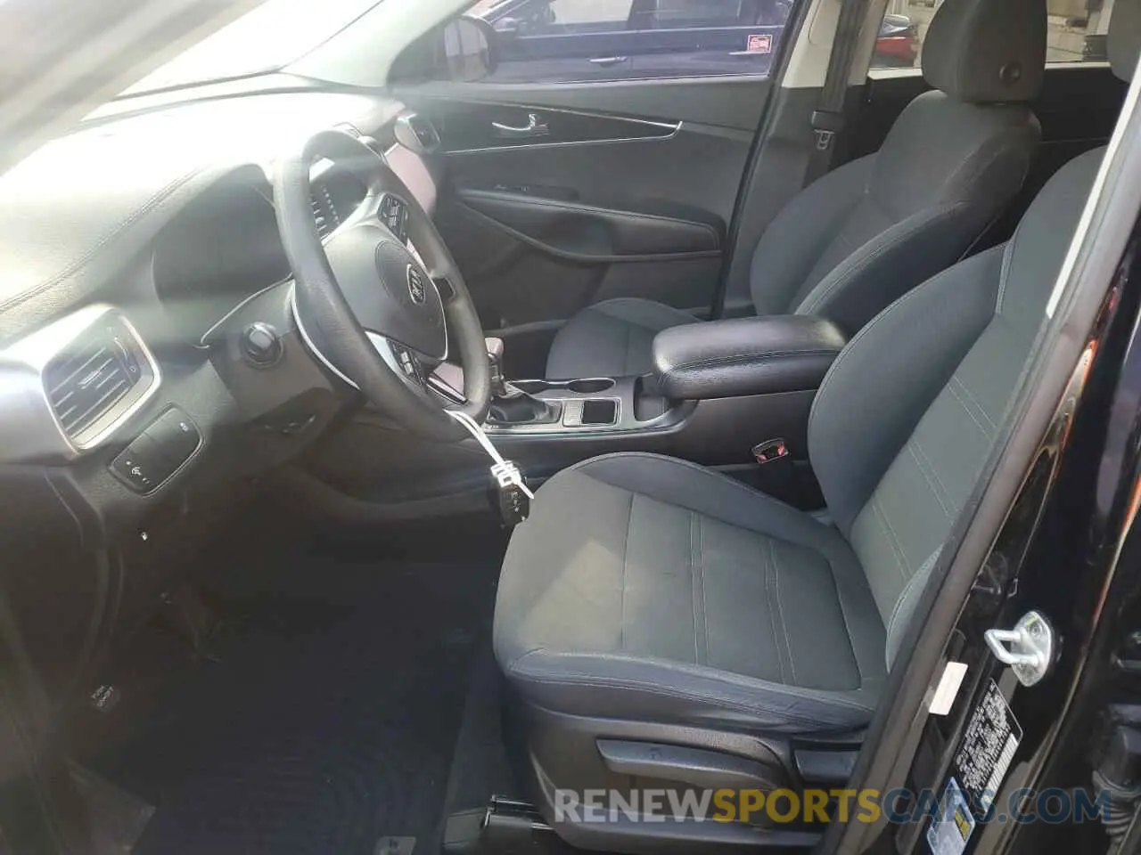 7 Photograph of a damaged car 5XYPG4A38KG467092 KIA SORENTO 2019