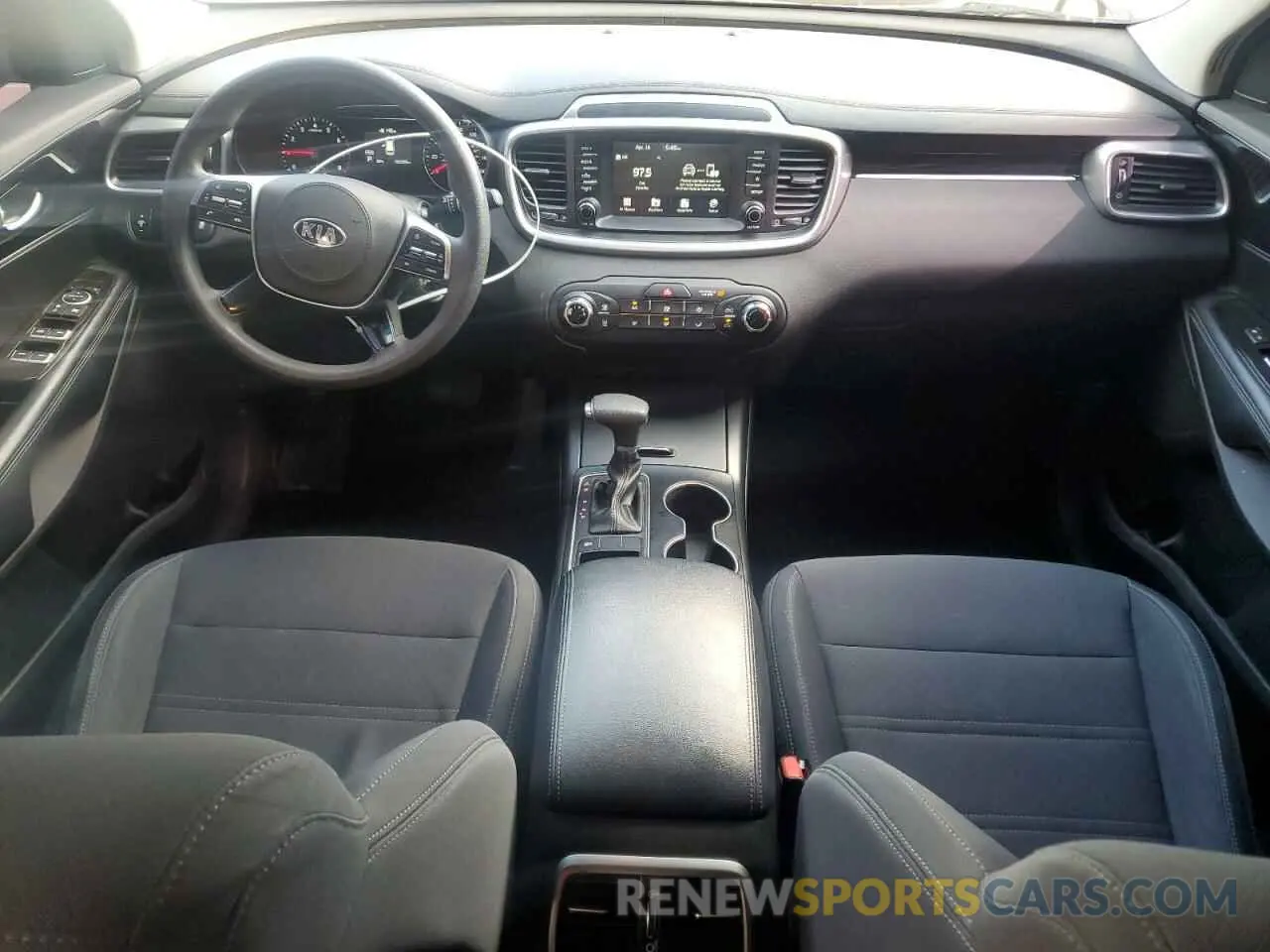 8 Photograph of a damaged car 5XYPG4A38KG467092 KIA SORENTO 2019