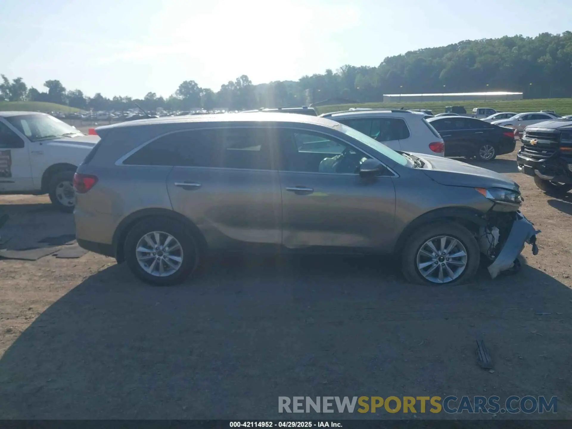 13 Photograph of a damaged car 5XYPG4A38KG506389 KIA SORENTO 2019