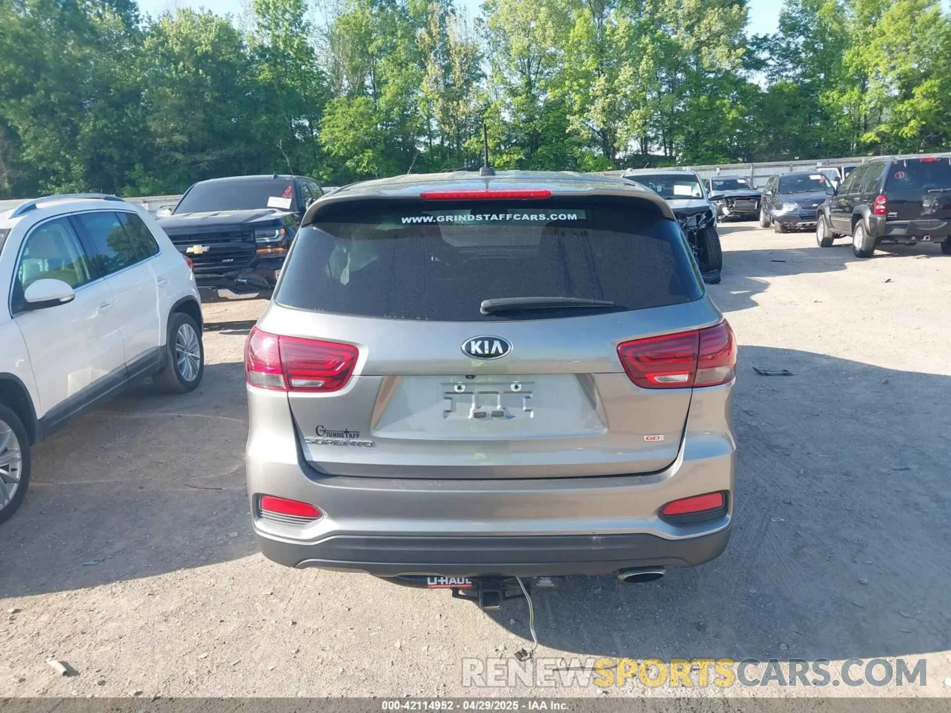 16 Photograph of a damaged car 5XYPG4A38KG506389 KIA SORENTO 2019
