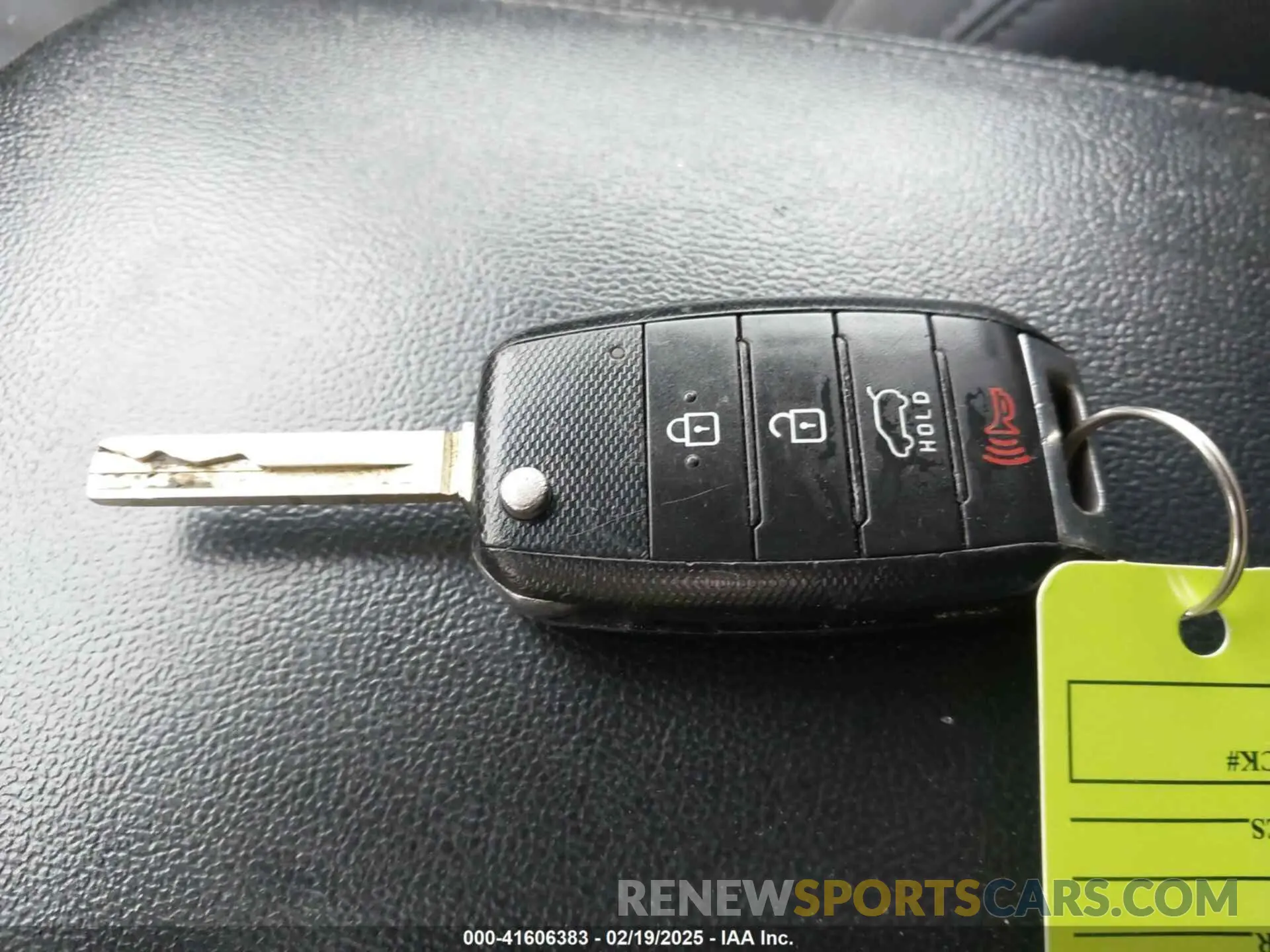 11 Photograph of a damaged car 5XYPG4A38KG508708 KIA SORENTO 2019