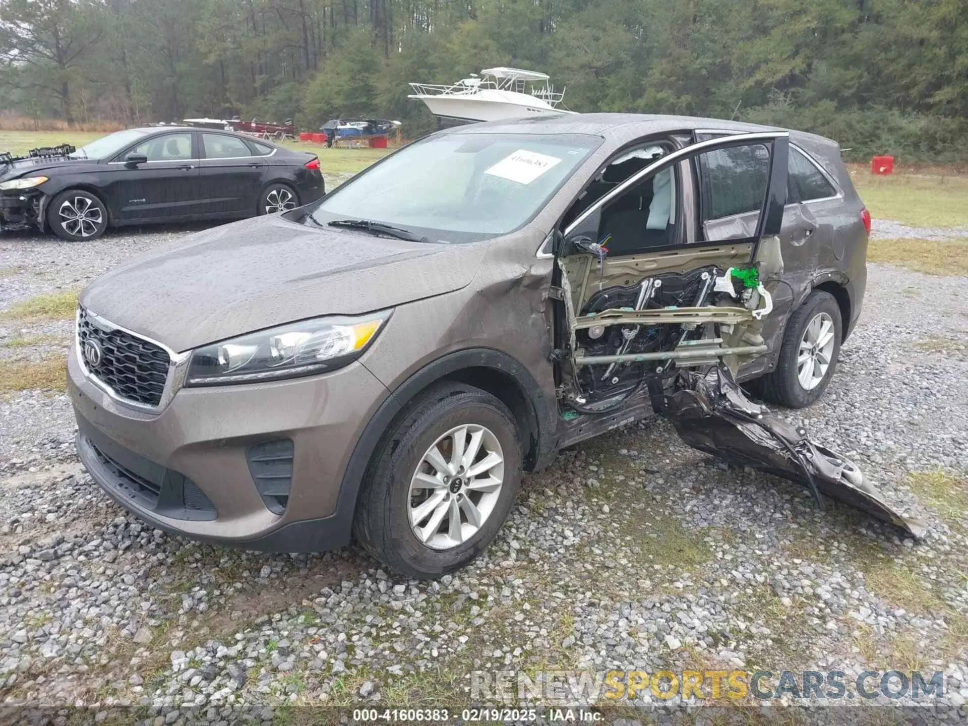 2 Photograph of a damaged car 5XYPG4A38KG508708 KIA SORENTO 2019