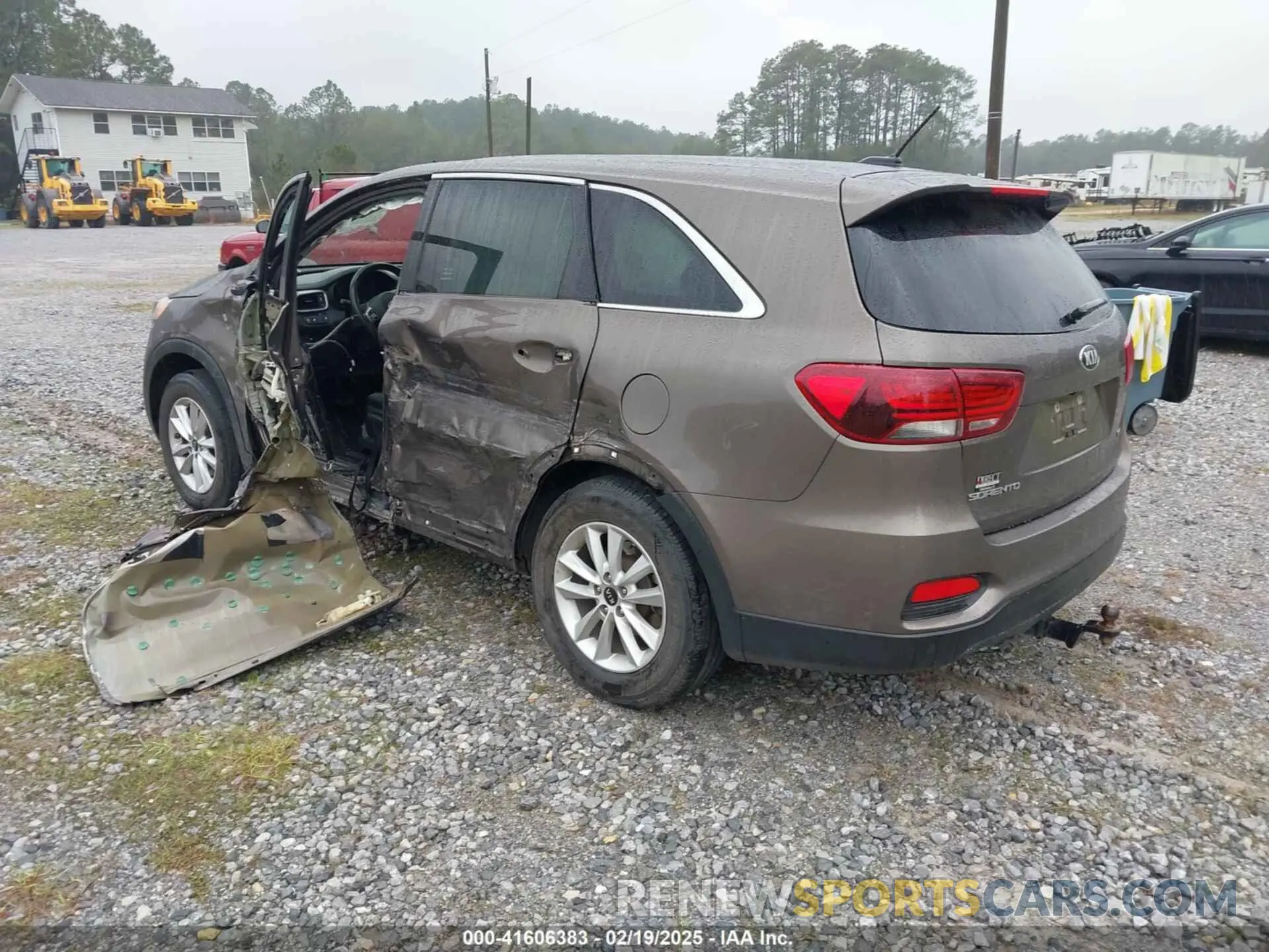 3 Photograph of a damaged car 5XYPG4A38KG508708 KIA SORENTO 2019