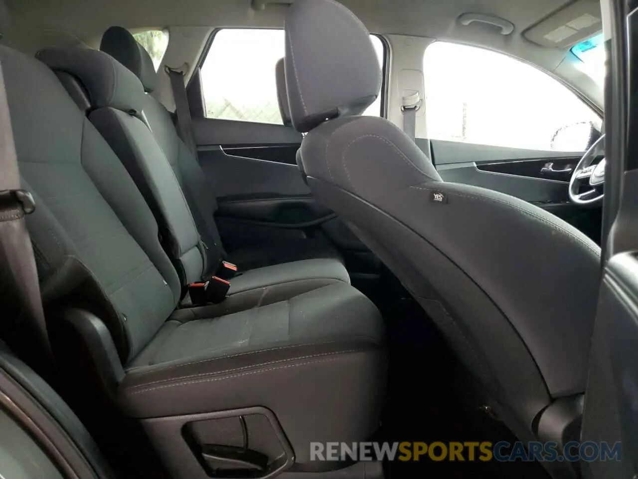 10 Photograph of a damaged car 5XYPG4A38KG514797 KIA SORENTO 2019
