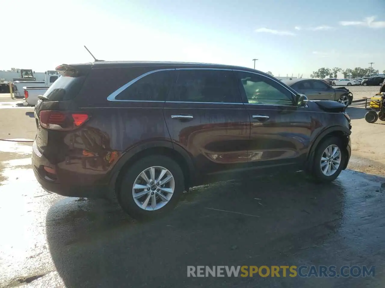 3 Photograph of a damaged car 5XYPG4A38KG517845 KIA SORENTO 2019