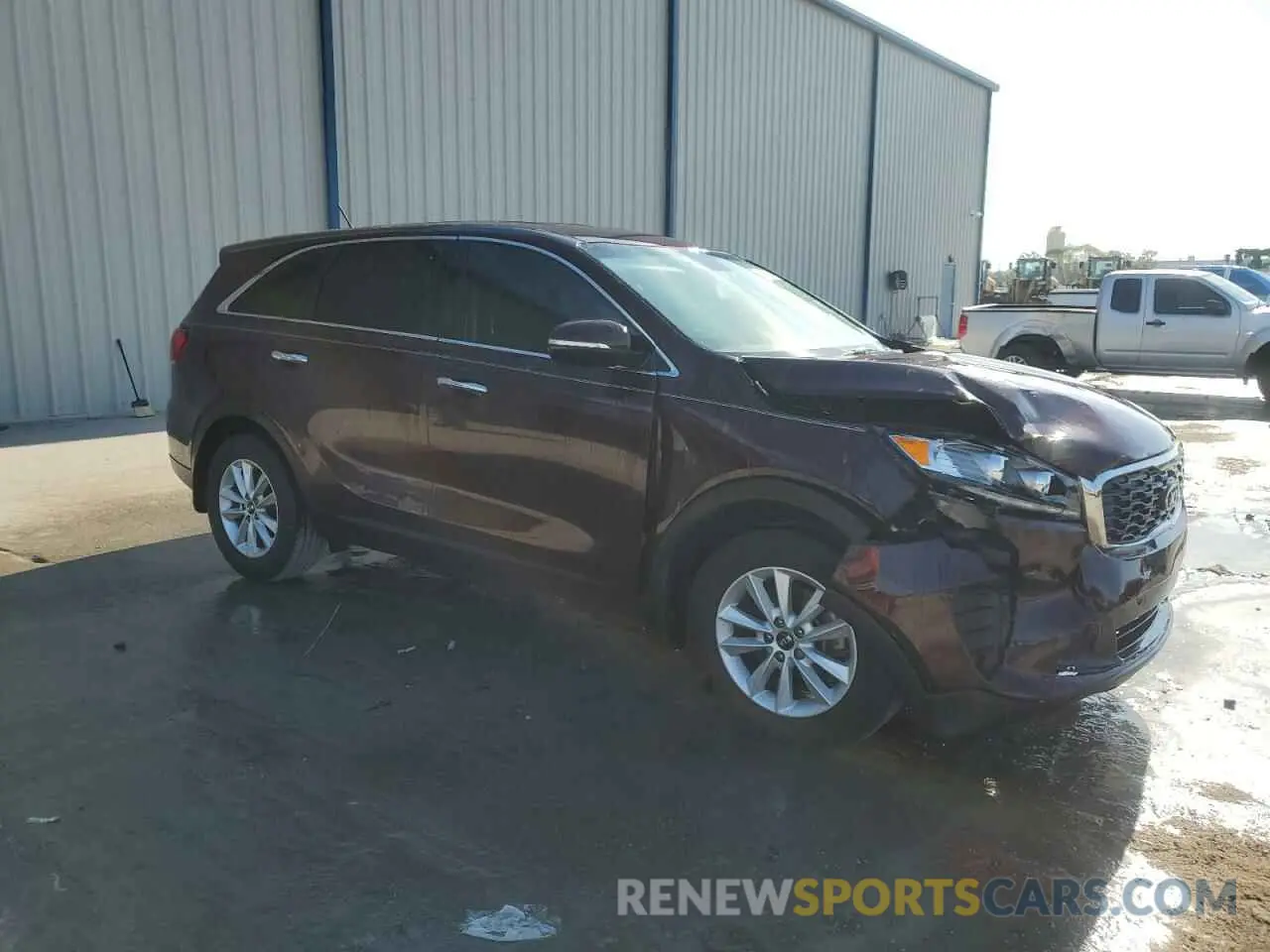 4 Photograph of a damaged car 5XYPG4A38KG517845 KIA SORENTO 2019