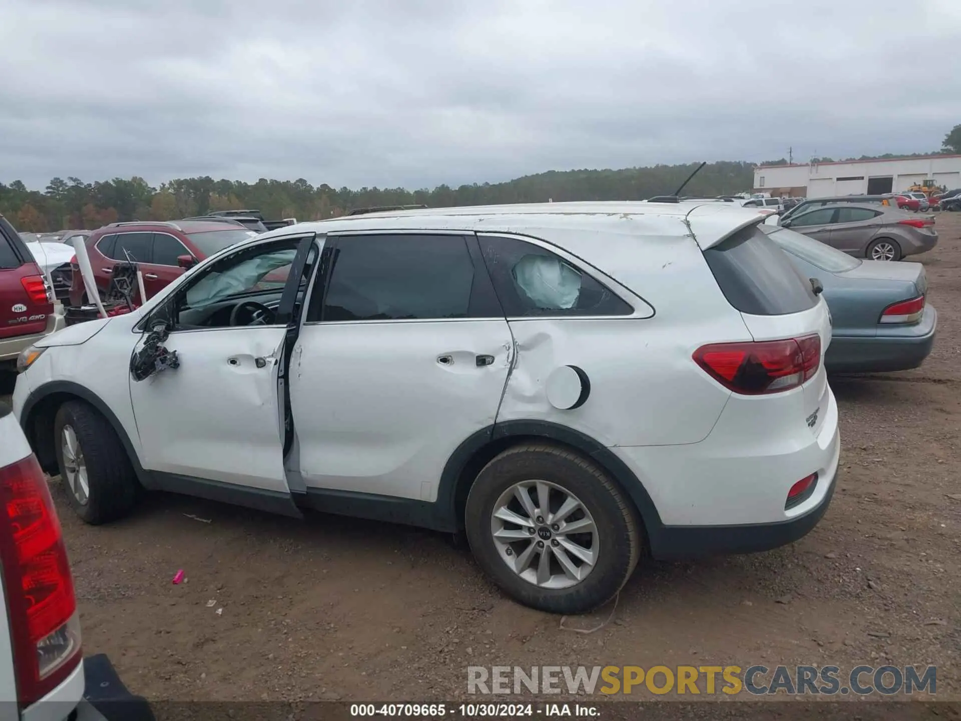 14 Photograph of a damaged car 5XYPG4A38KG521572 KIA SORENTO 2019