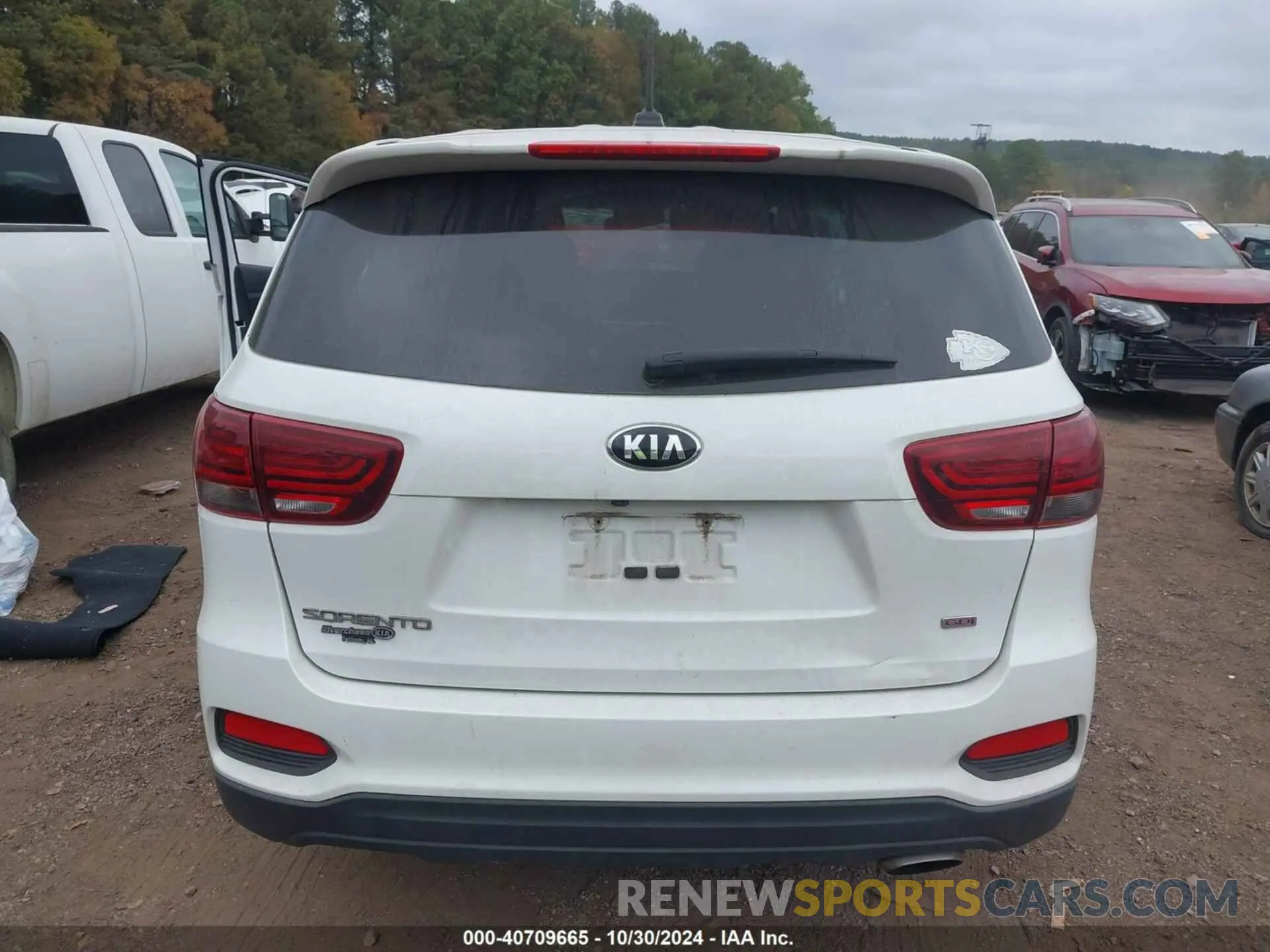 16 Photograph of a damaged car 5XYPG4A38KG521572 KIA SORENTO 2019