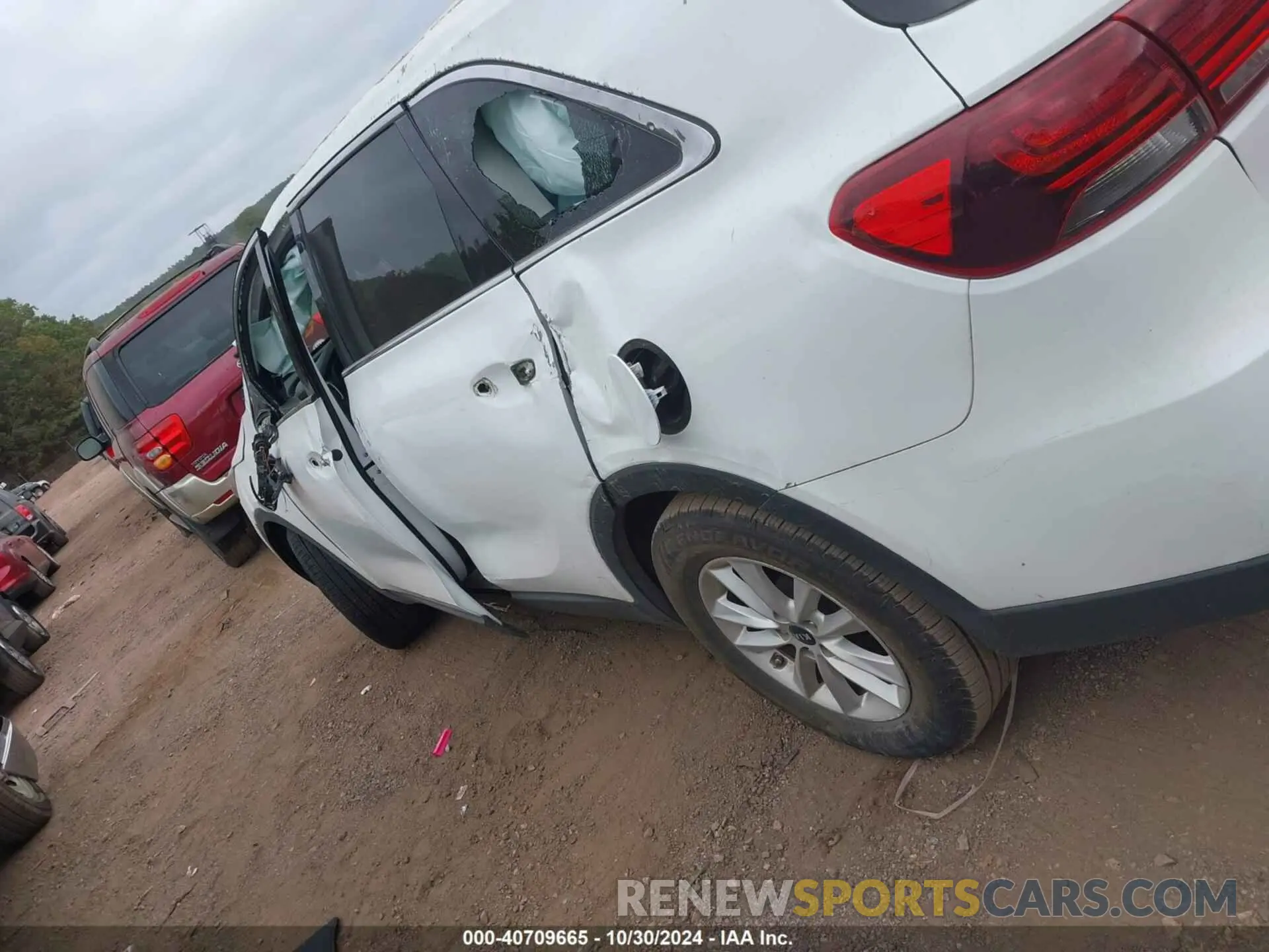 3 Photograph of a damaged car 5XYPG4A38KG521572 KIA SORENTO 2019
