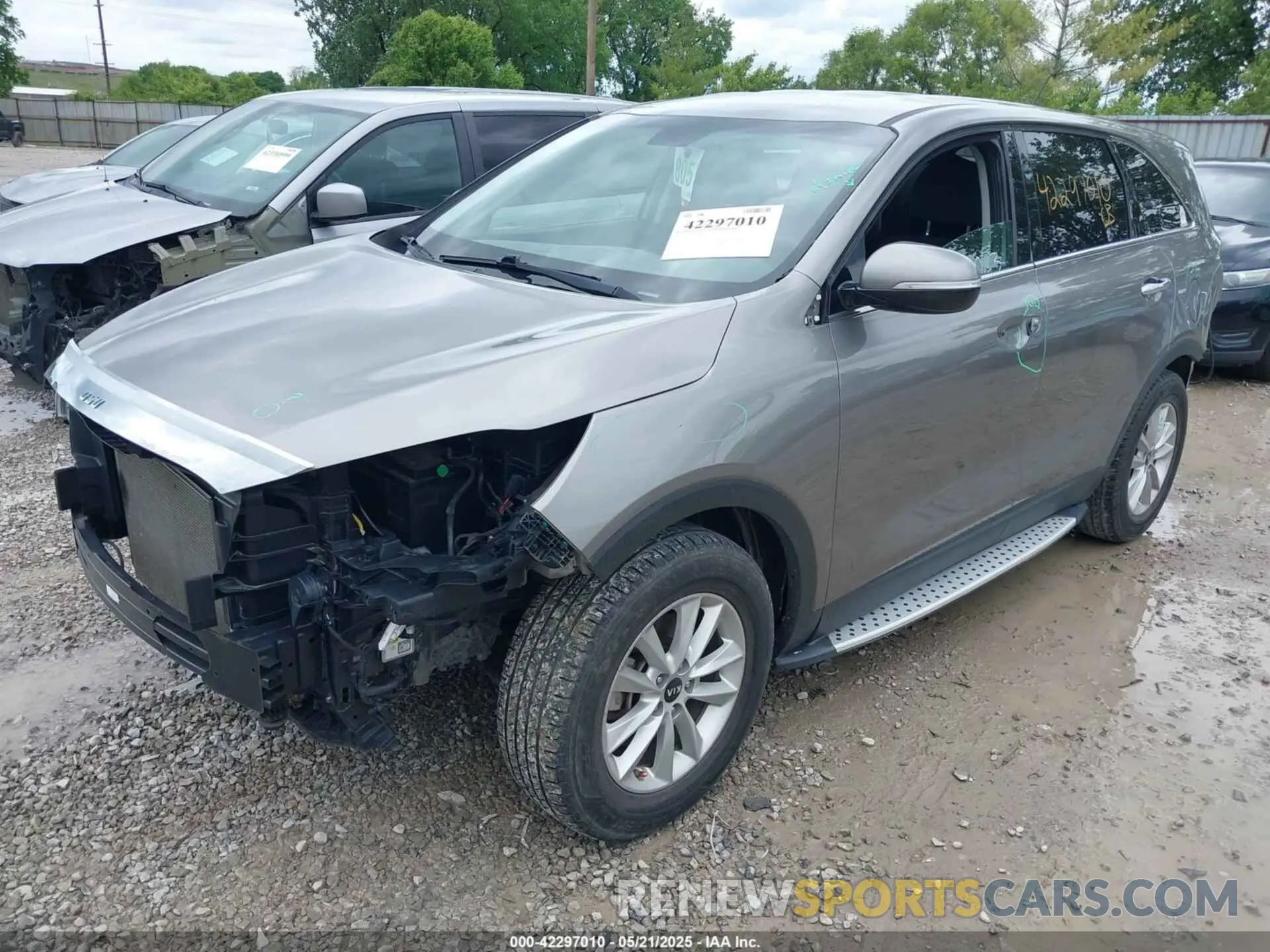 2 Photograph of a damaged car 5XYPG4A38KG533060 KIA SORENTO 2019