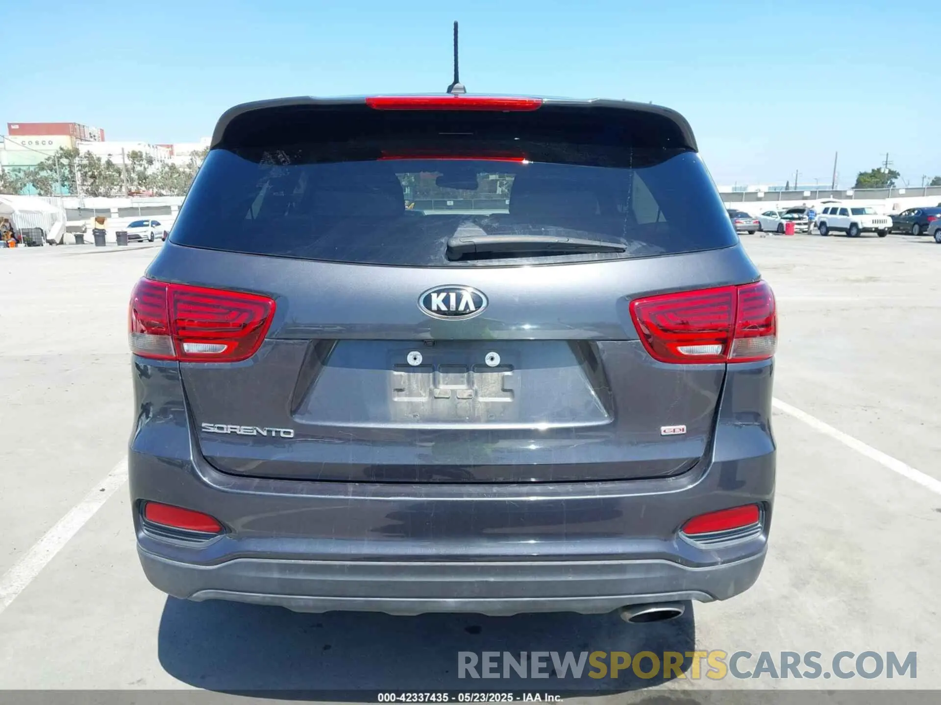 17 Photograph of a damaged car 5XYPG4A38KG536055 KIA SORENTO 2019