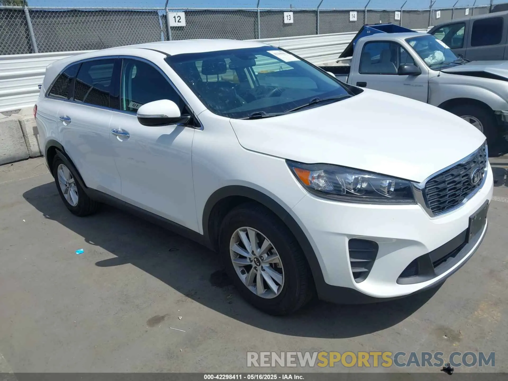 1 Photograph of a damaged car 5XYPG4A38KG550585 KIA SORENTO 2019