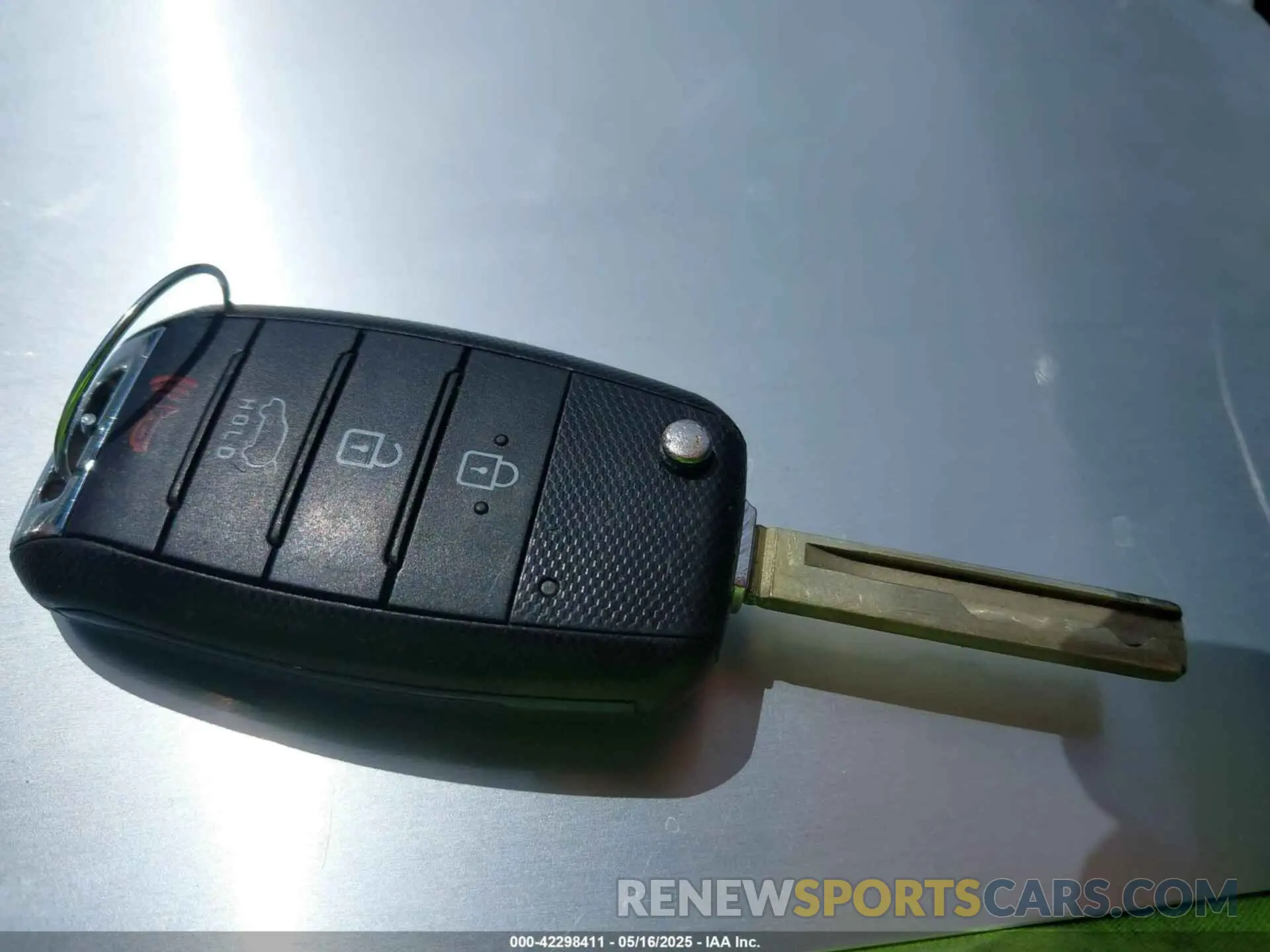 11 Photograph of a damaged car 5XYPG4A38KG550585 KIA SORENTO 2019
