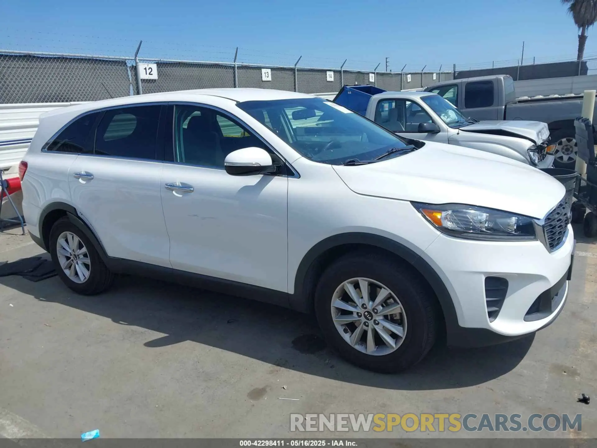 13 Photograph of a damaged car 5XYPG4A38KG550585 KIA SORENTO 2019