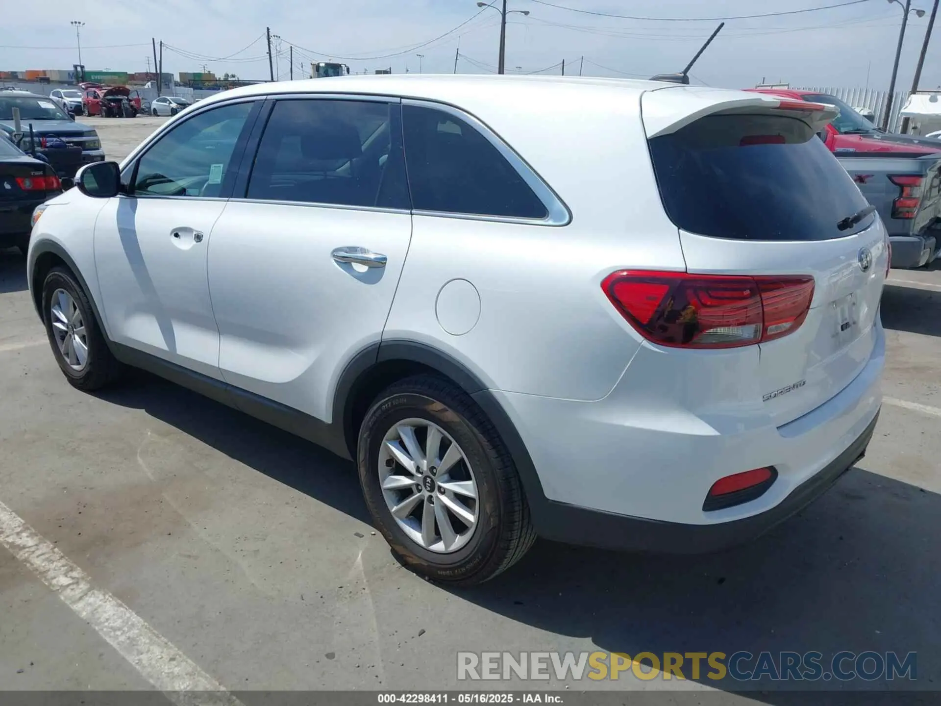3 Photograph of a damaged car 5XYPG4A38KG550585 KIA SORENTO 2019