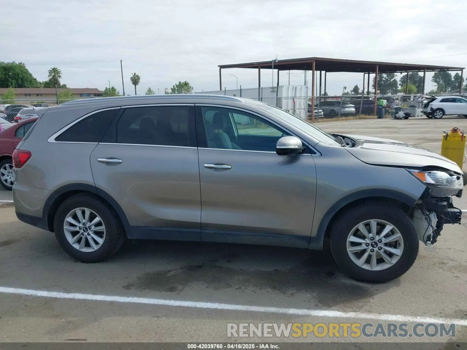 14 Photograph of a damaged car 5XYPG4A38KG550800 KIA SORENTO 2019