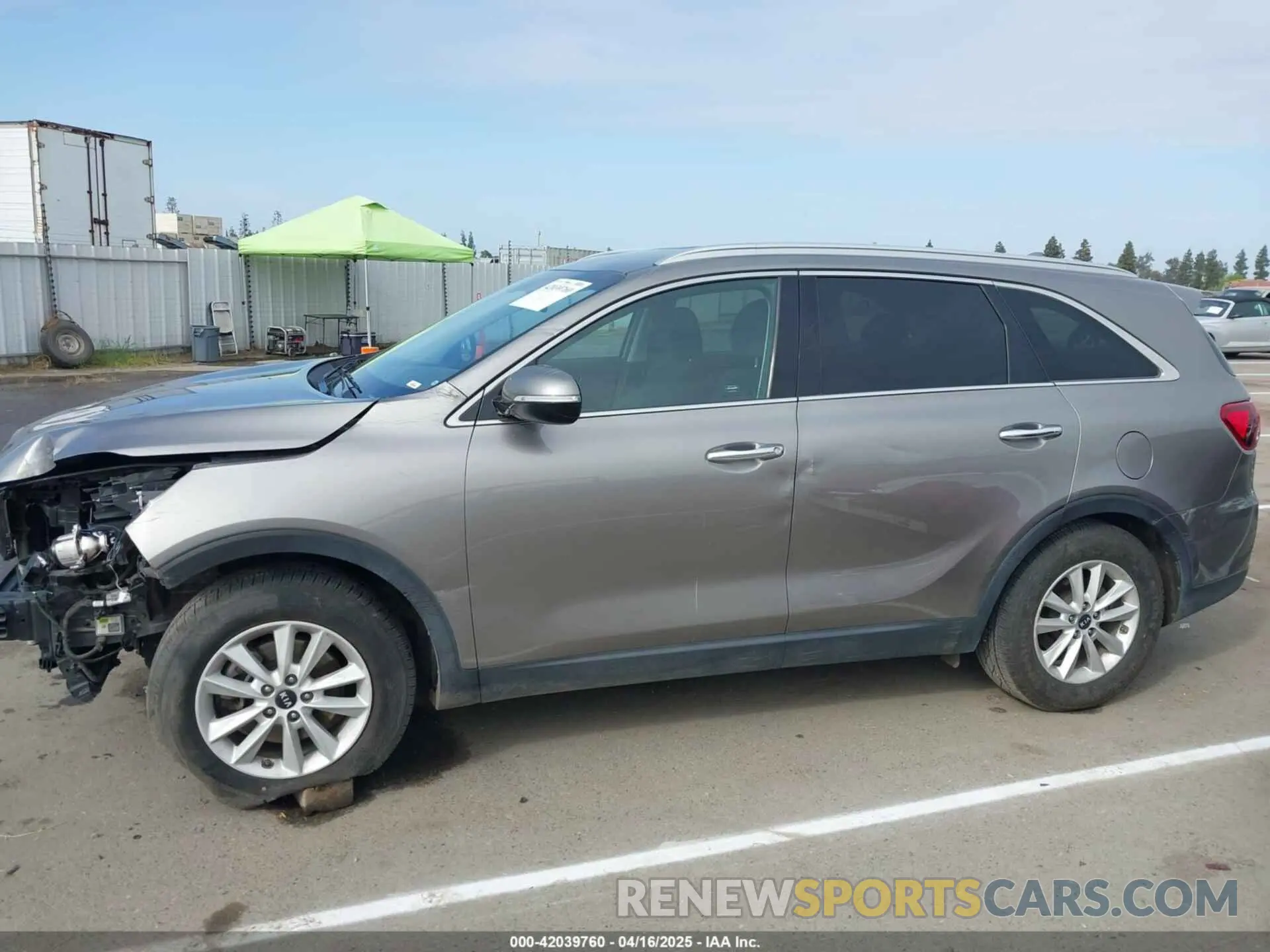 15 Photograph of a damaged car 5XYPG4A38KG550800 KIA SORENTO 2019