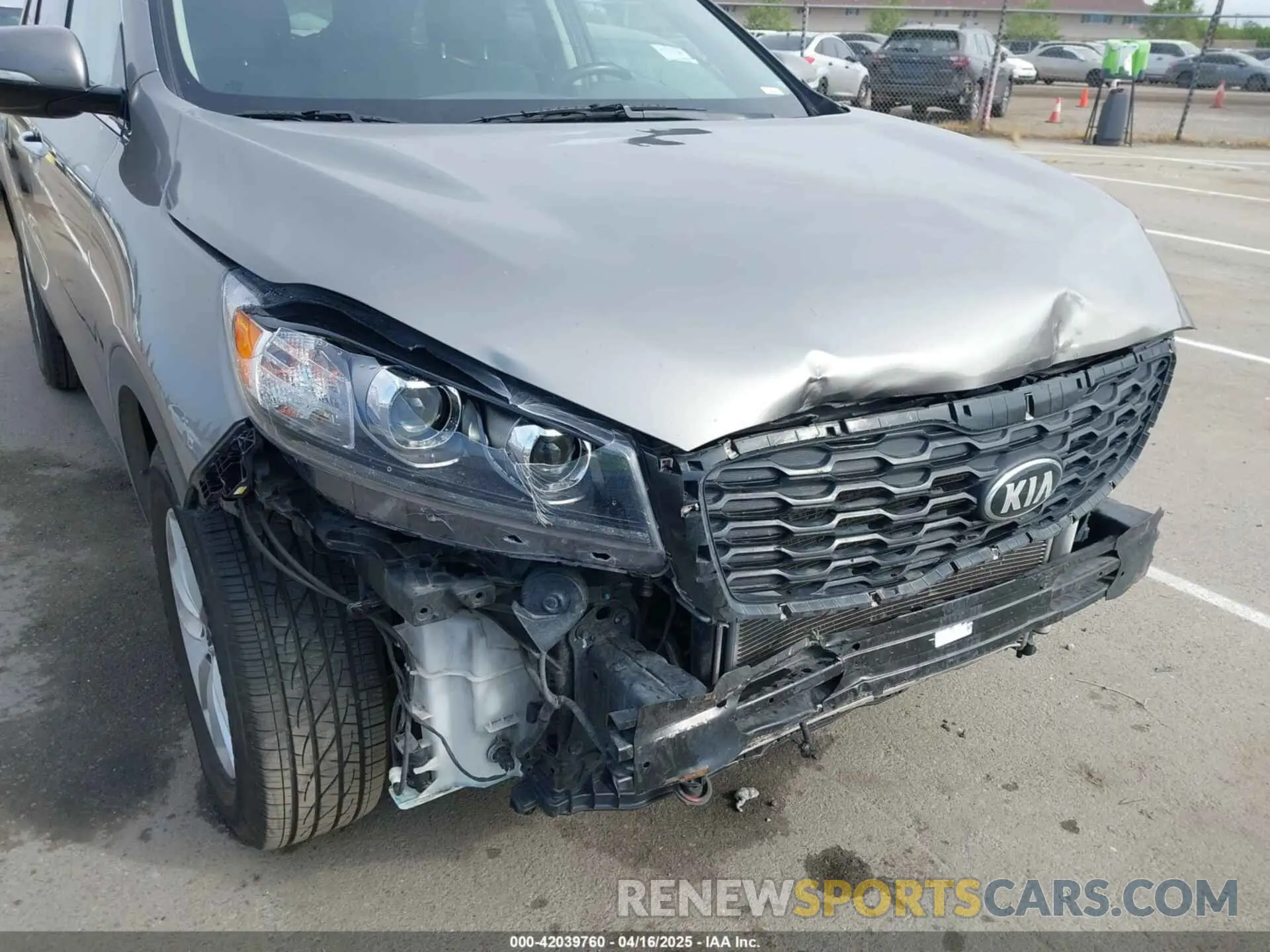 18 Photograph of a damaged car 5XYPG4A38KG550800 KIA SORENTO 2019