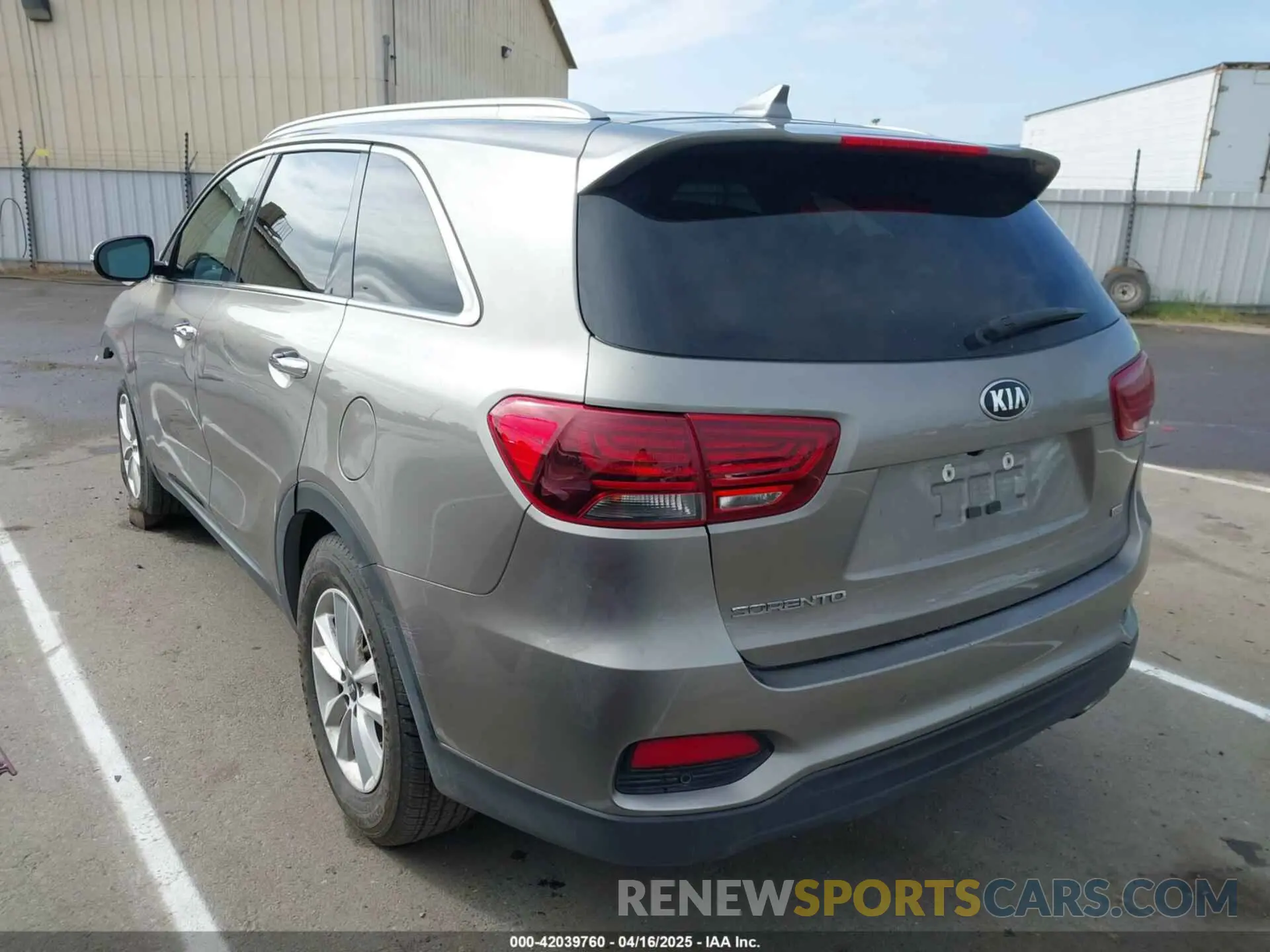 3 Photograph of a damaged car 5XYPG4A38KG550800 KIA SORENTO 2019