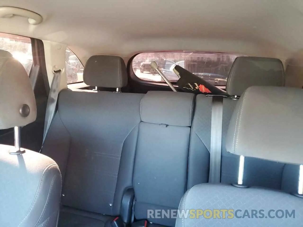 10 Photograph of a damaged car 5XYPG4A38KG551378 KIA SORENTO 2019