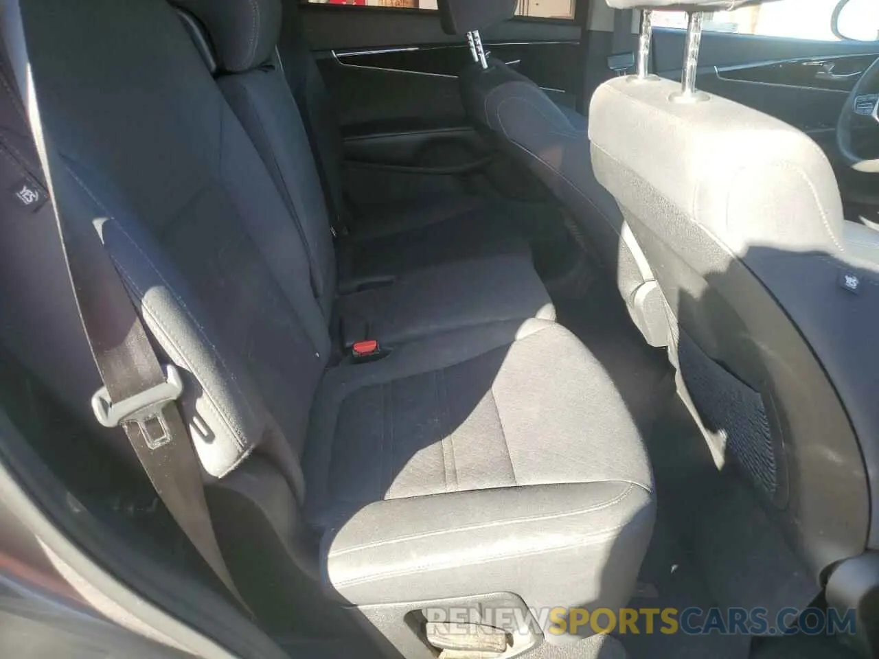 11 Photograph of a damaged car 5XYPG4A38KG551378 KIA SORENTO 2019