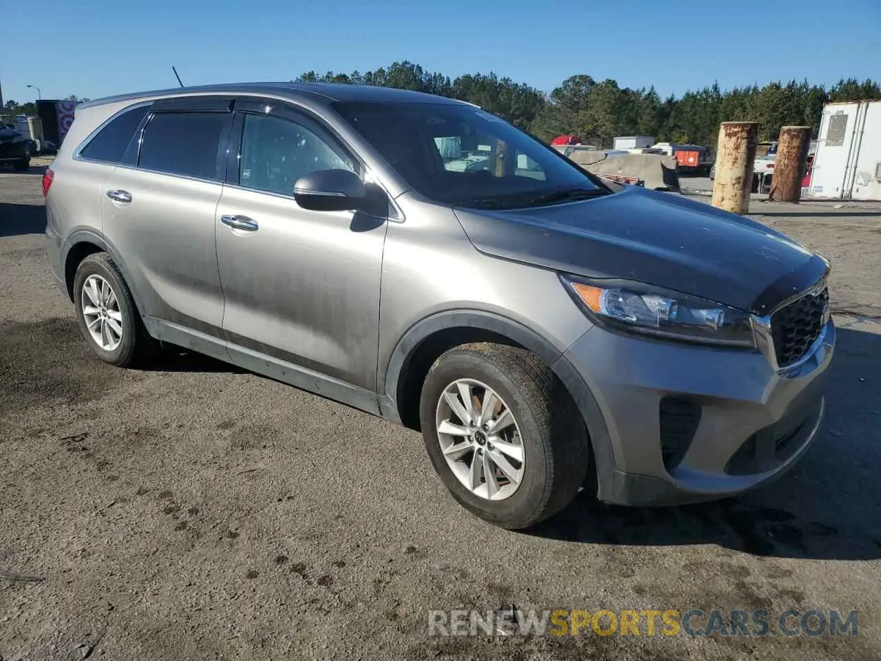 4 Photograph of a damaged car 5XYPG4A38KG551378 KIA SORENTO 2019