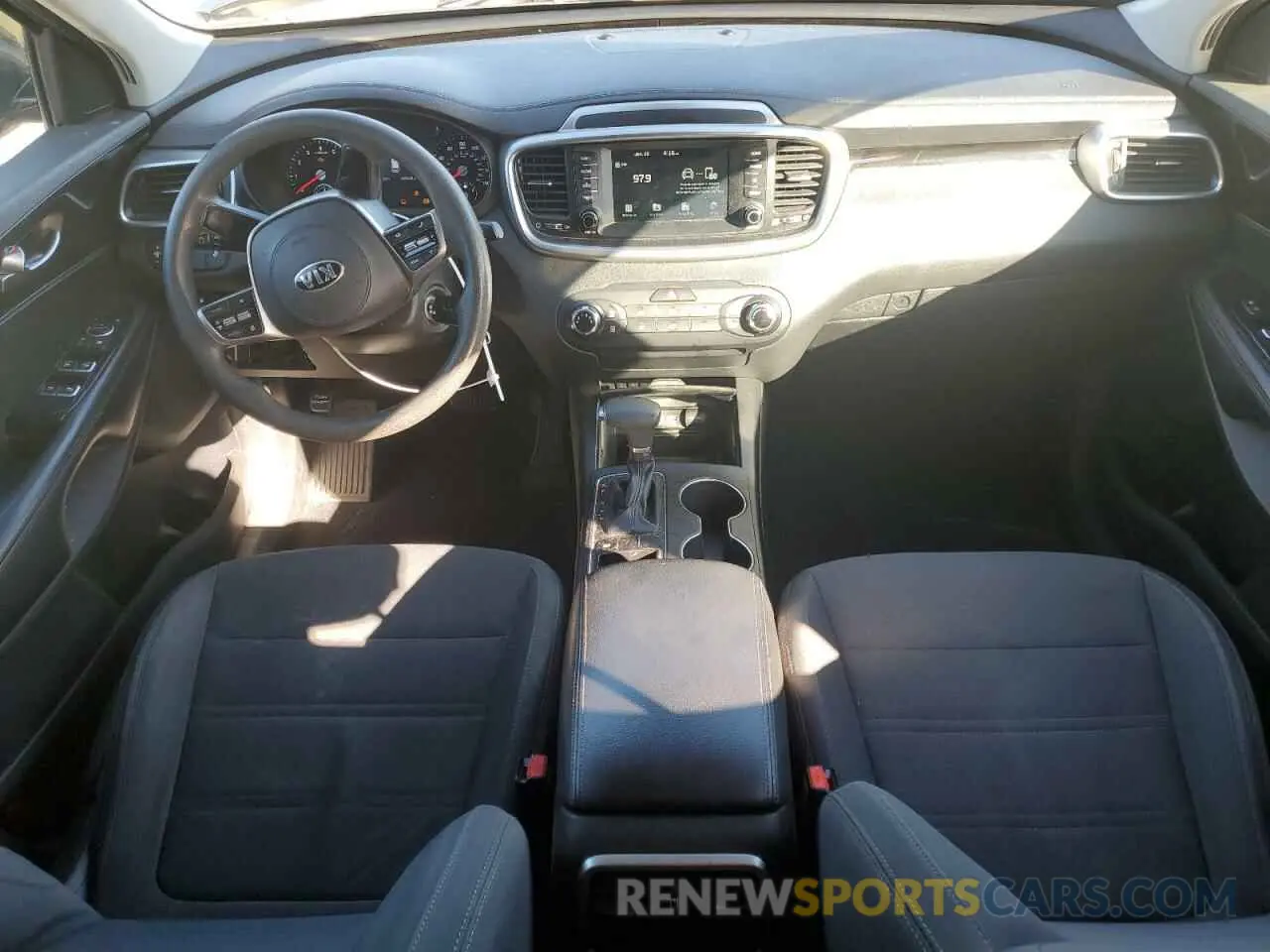 8 Photograph of a damaged car 5XYPG4A38KG551378 KIA SORENTO 2019