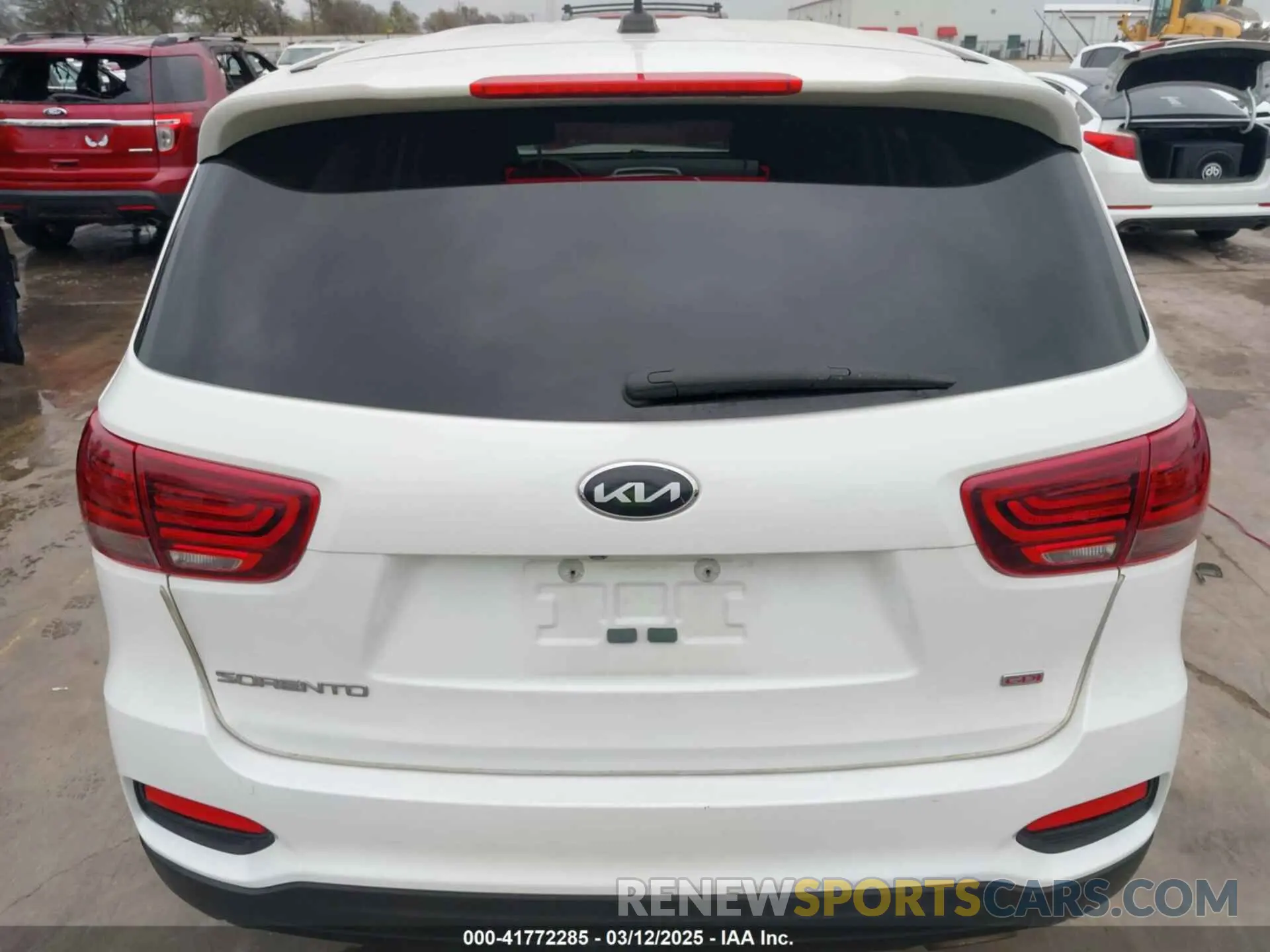 16 Photograph of a damaged car 5XYPG4A38KG555012 KIA SORENTO 2019