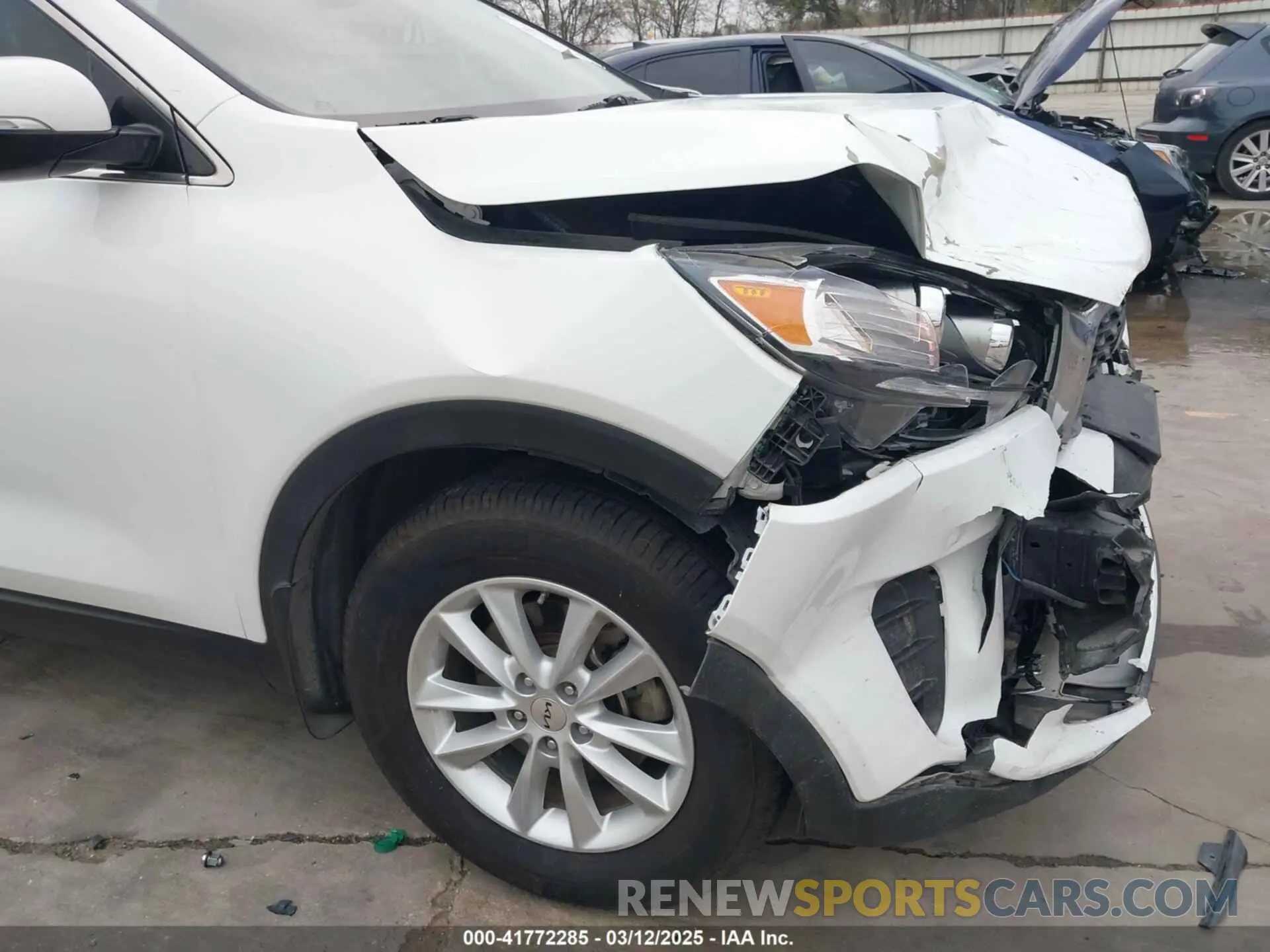 18 Photograph of a damaged car 5XYPG4A38KG555012 KIA SORENTO 2019