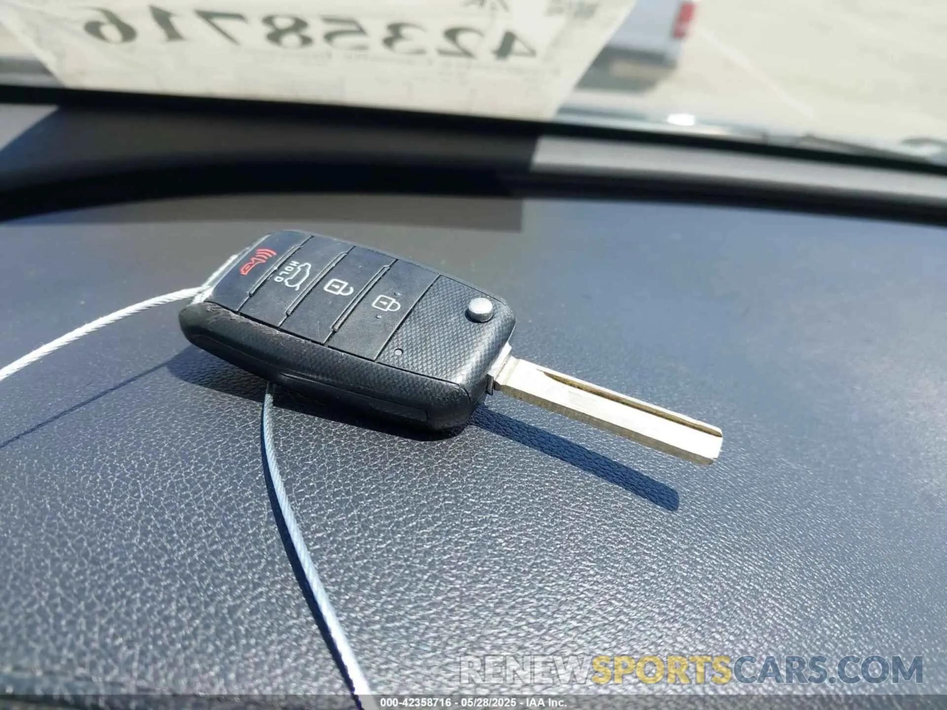 11 Photograph of a damaged car 5XYPG4A38KG573882 KIA SORENTO 2019