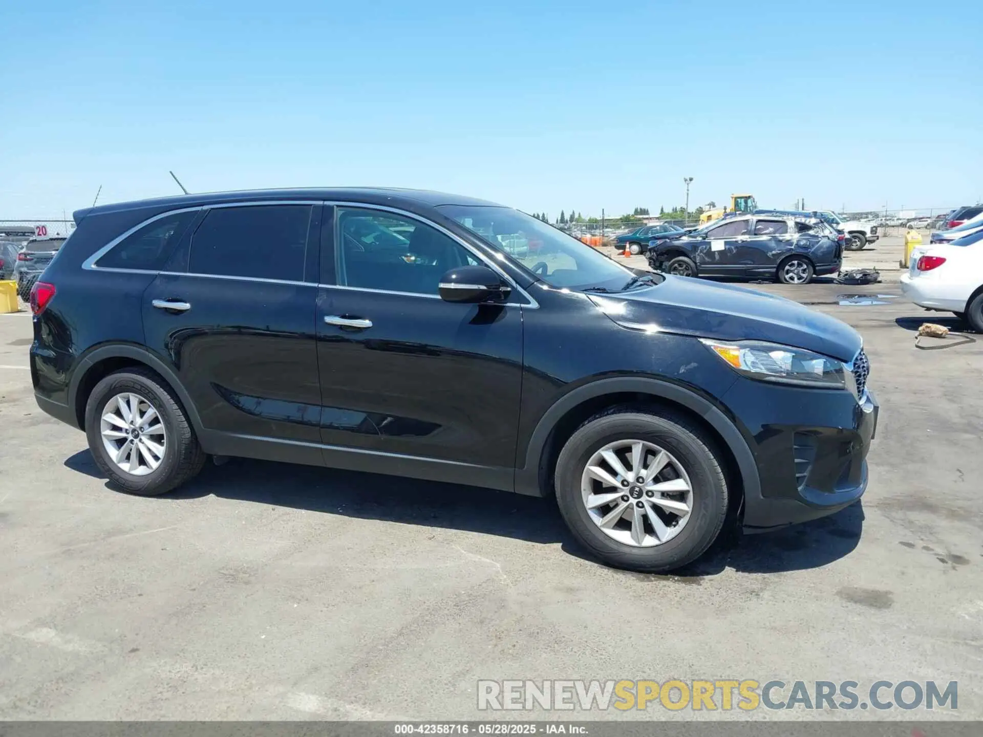 13 Photograph of a damaged car 5XYPG4A38KG573882 KIA SORENTO 2019