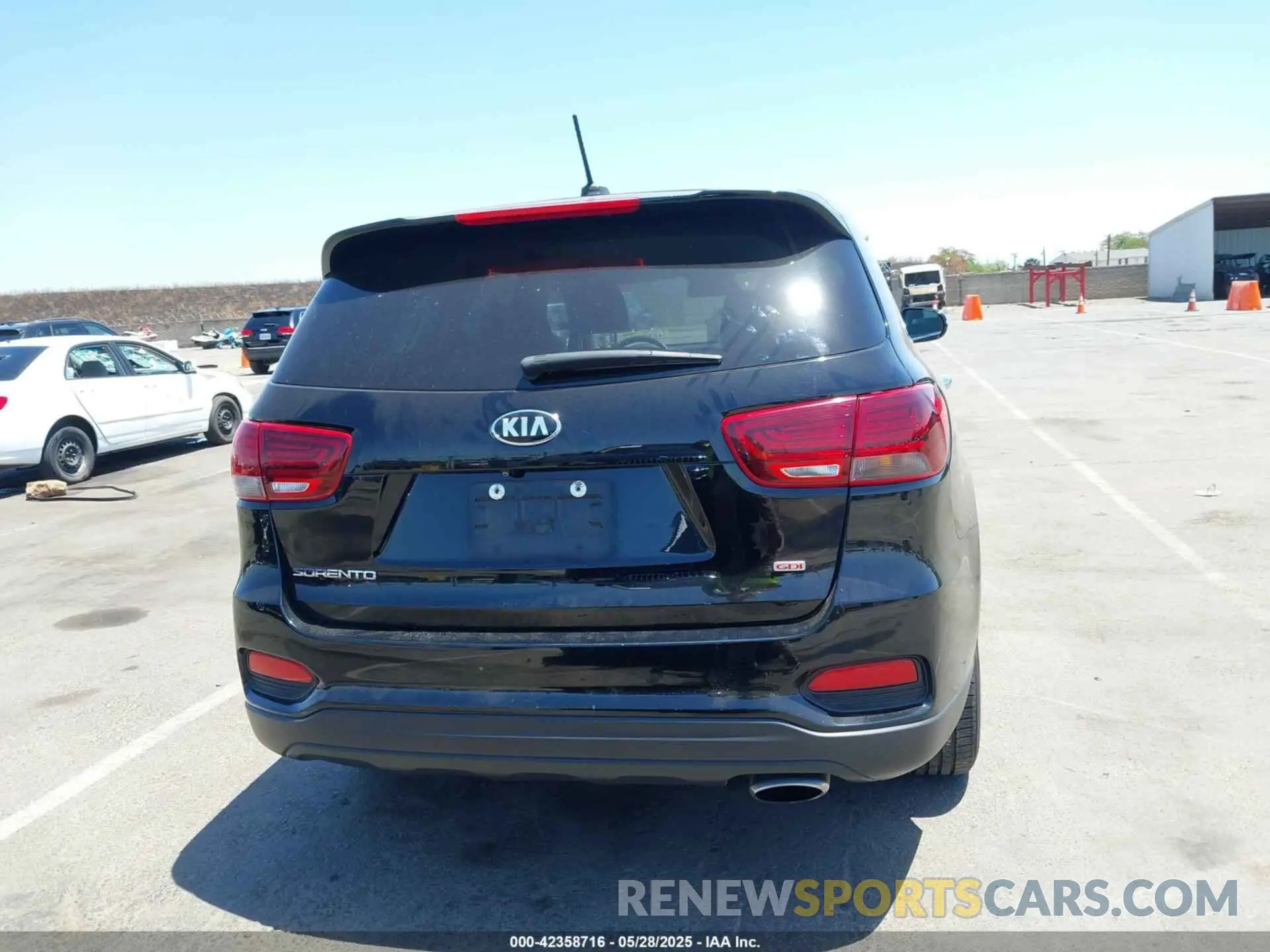 16 Photograph of a damaged car 5XYPG4A38KG573882 KIA SORENTO 2019