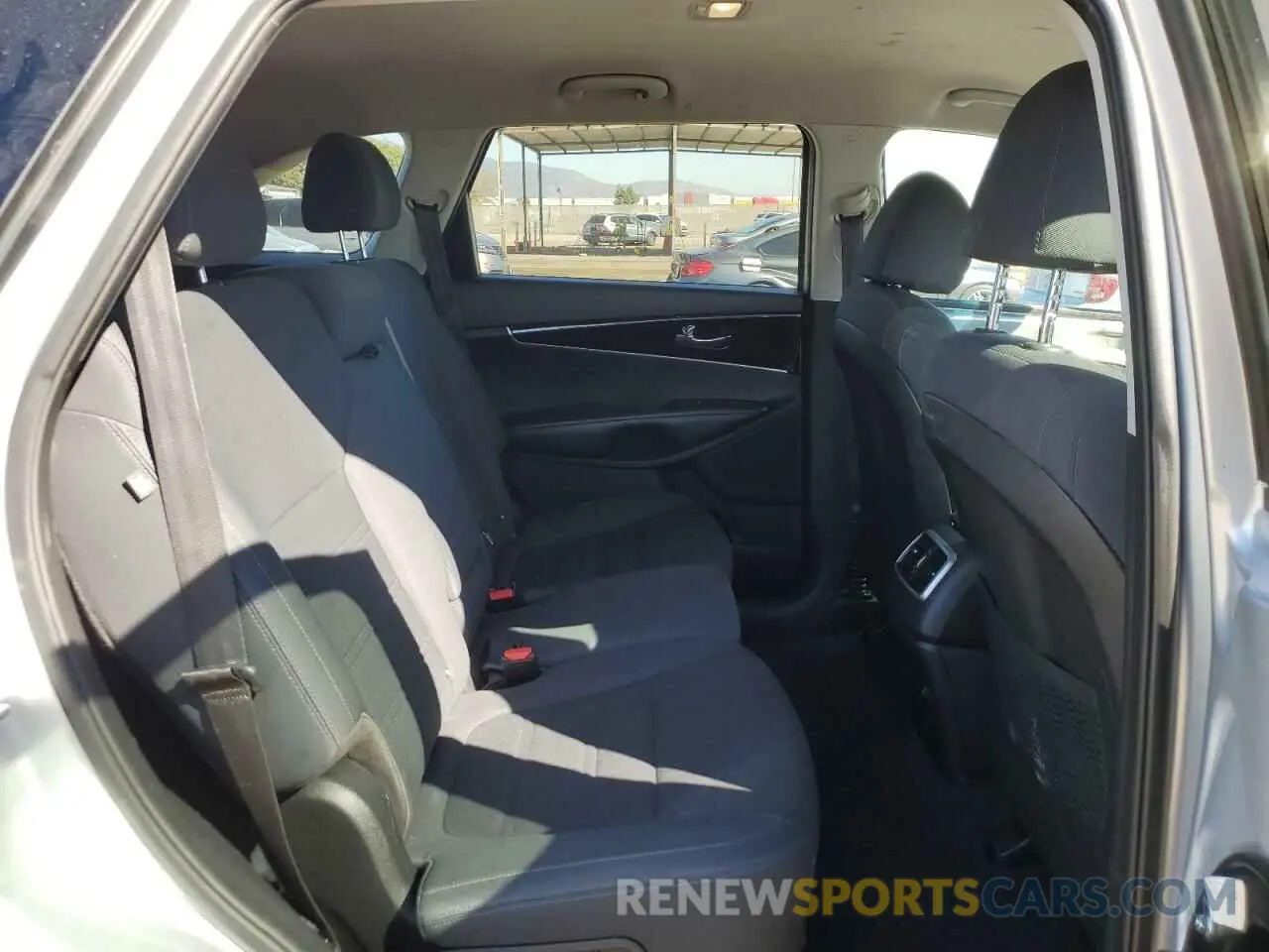 11 Photograph of a damaged car 5XYPG4A38KG575373 KIA SORENTO 2019