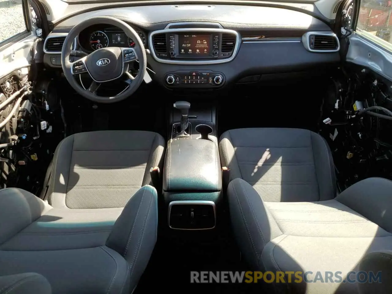 8 Photograph of a damaged car 5XYPG4A38KG575373 KIA SORENTO 2019
