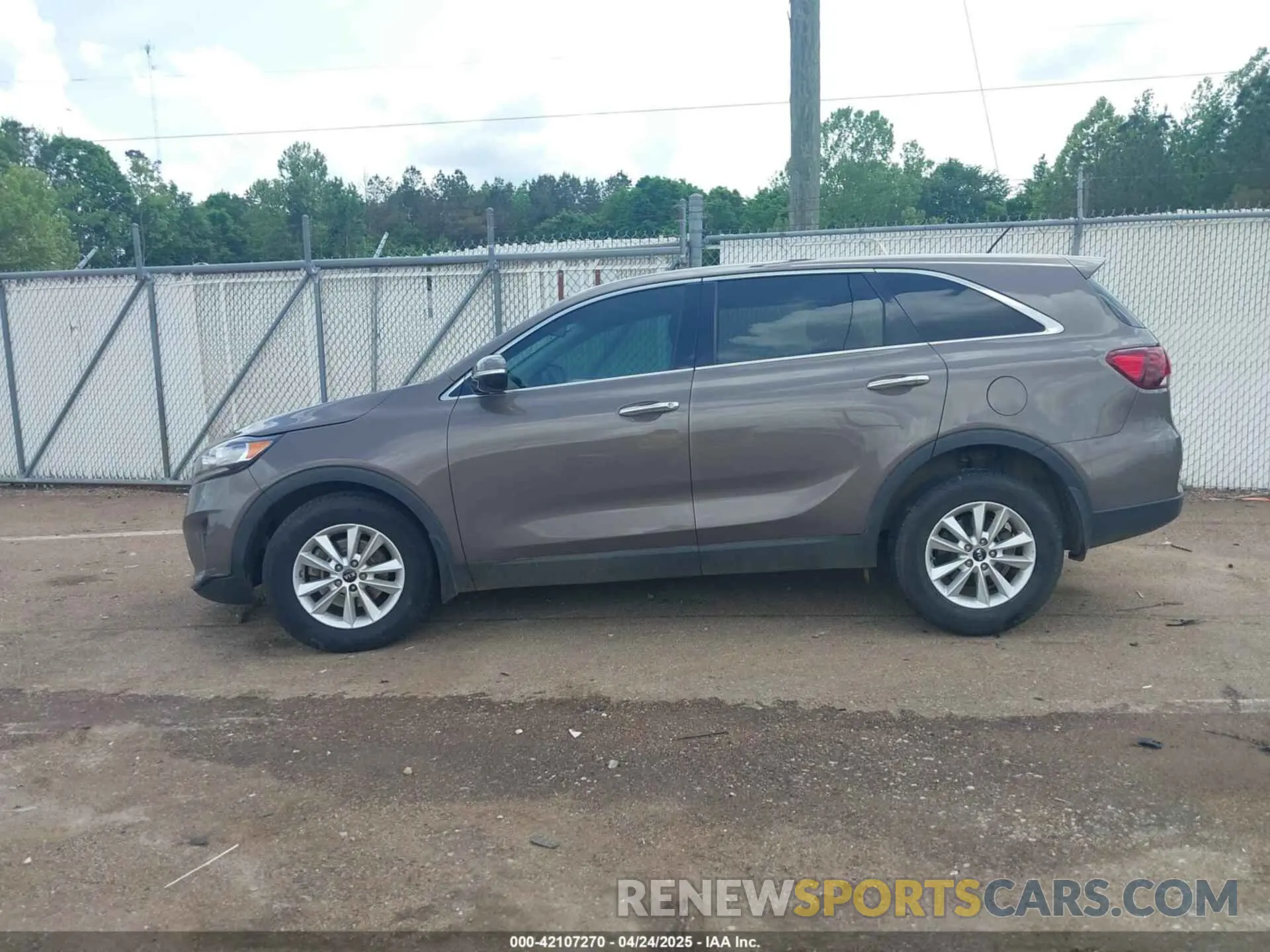 15 Photograph of a damaged car 5XYPG4A38KG576149 KIA SORENTO 2019