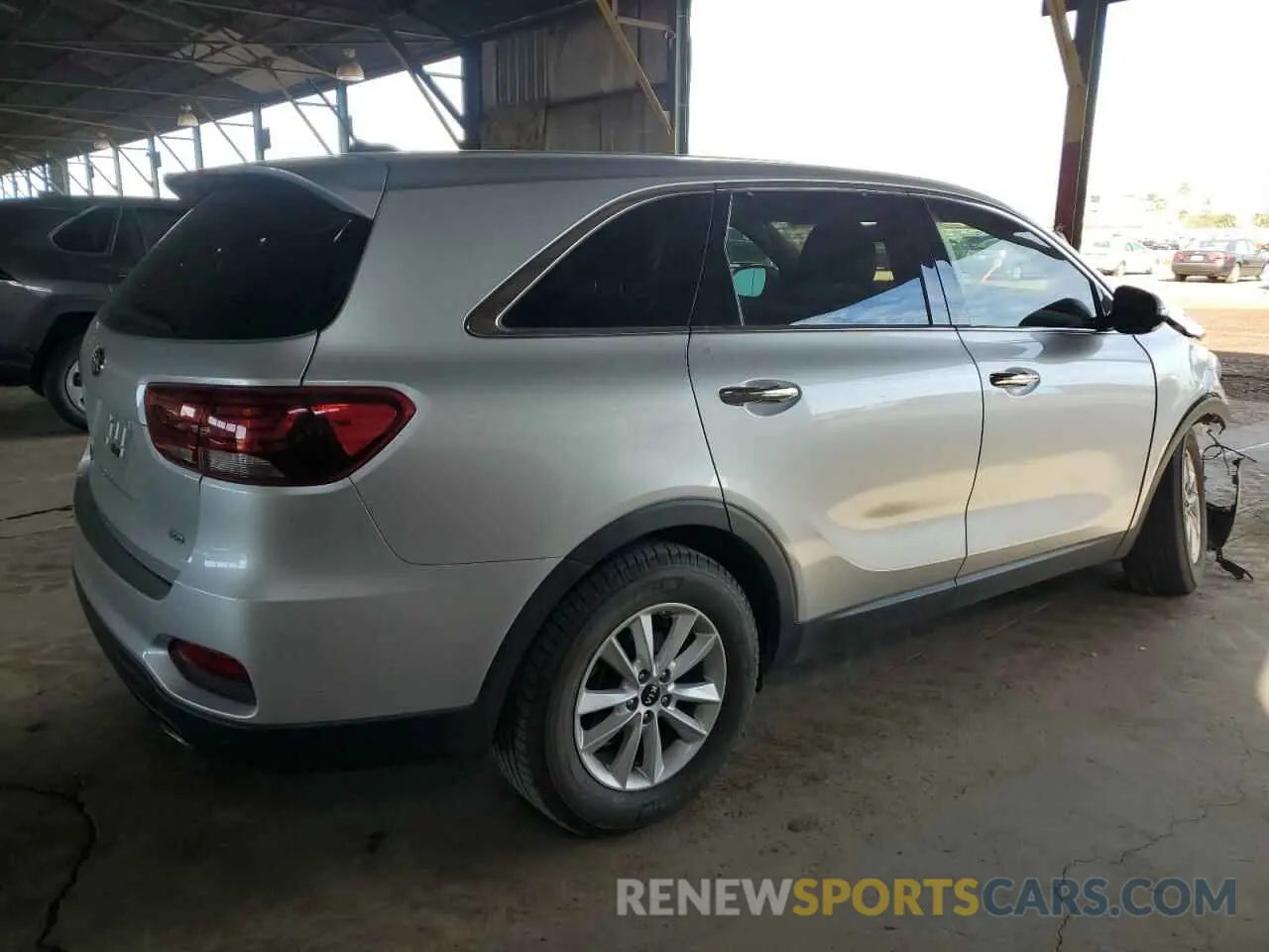 3 Photograph of a damaged car 5XYPG4A38KG579987 KIA SORENTO 2019