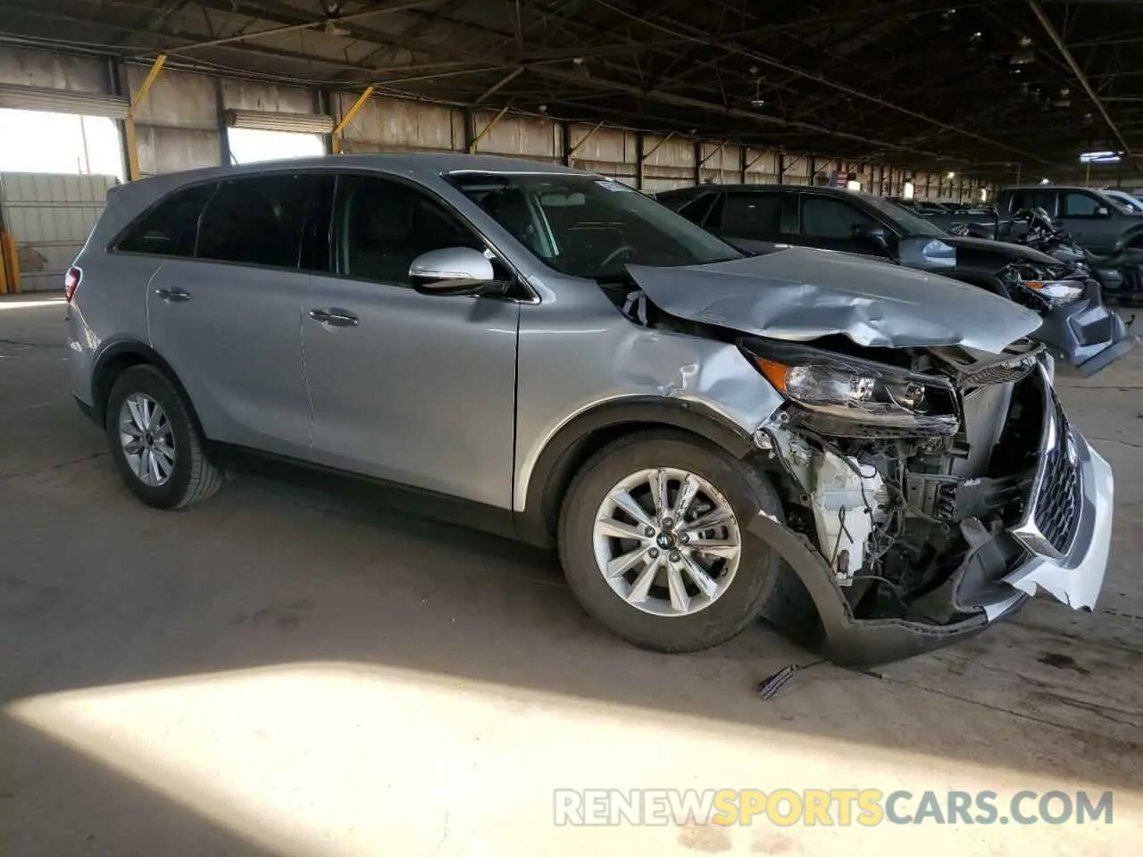 4 Photograph of a damaged car 5XYPG4A38KG579987 KIA SORENTO 2019