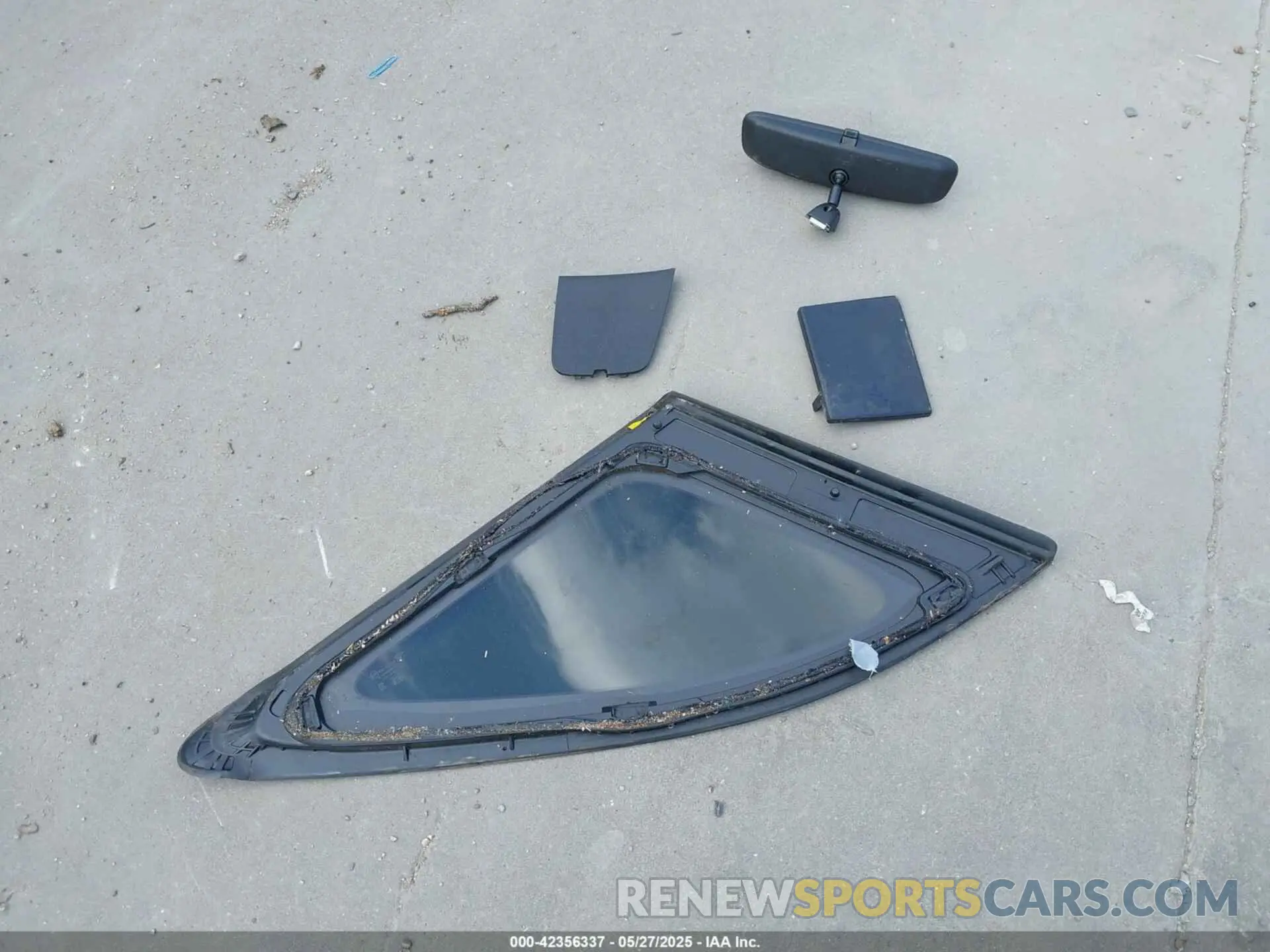12 Photograph of a damaged car 5XYPG4A38KG587796 KIA SORENTO 2019