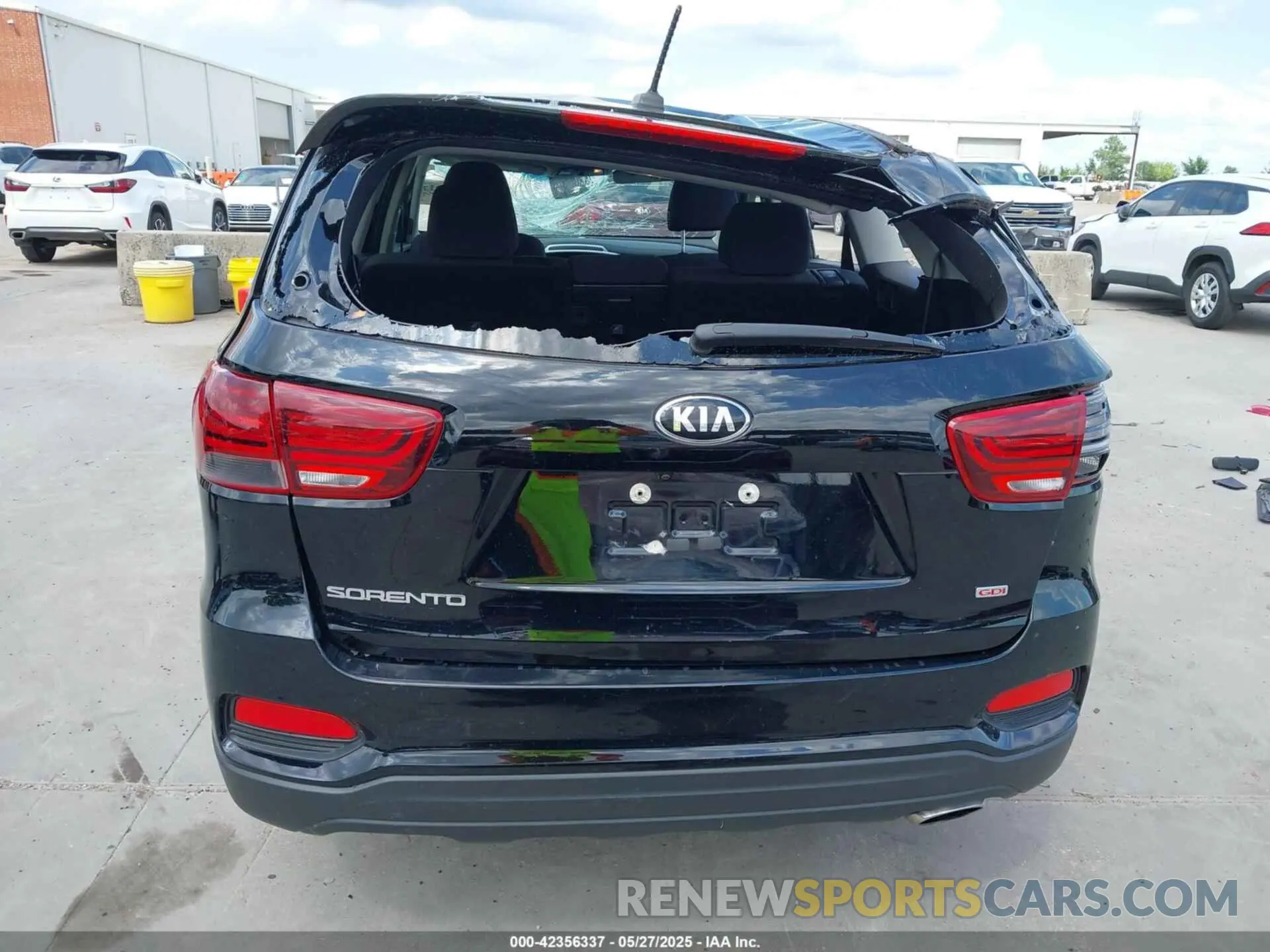 17 Photograph of a damaged car 5XYPG4A38KG587796 KIA SORENTO 2019