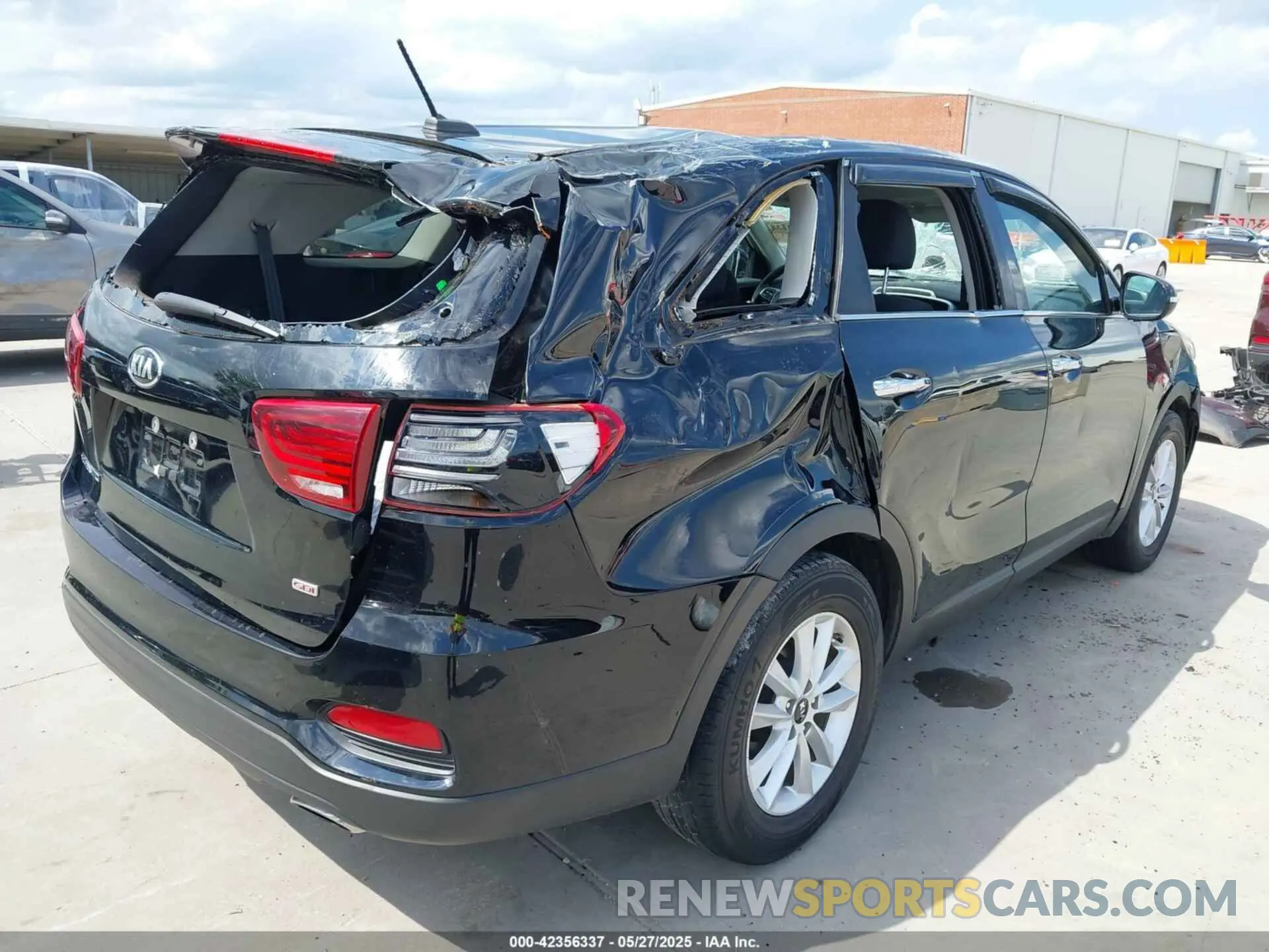 19 Photograph of a damaged car 5XYPG4A38KG587796 KIA SORENTO 2019