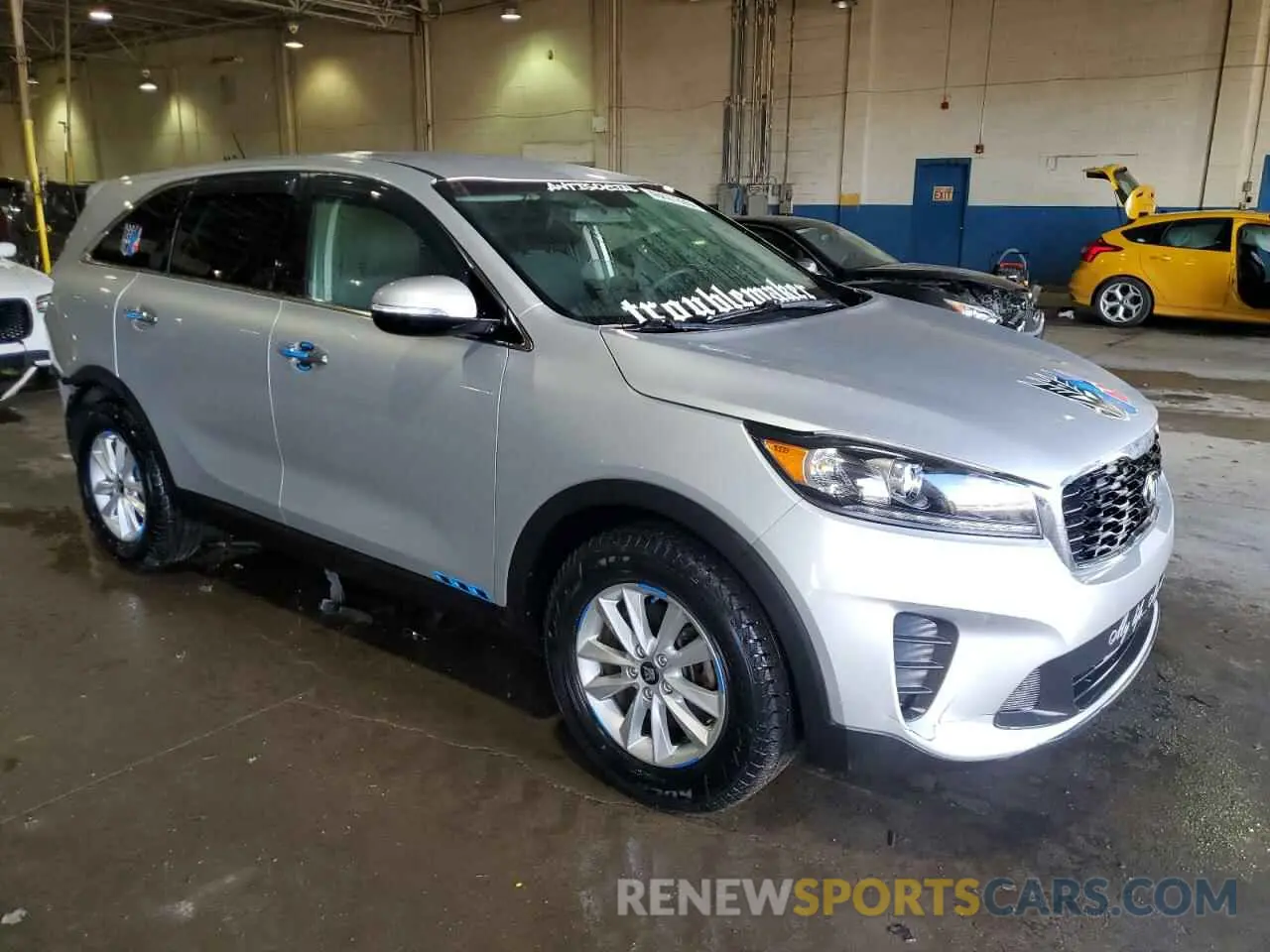 4 Photograph of a damaged car 5XYPG4A38KG595395 KIA SORENTO 2019